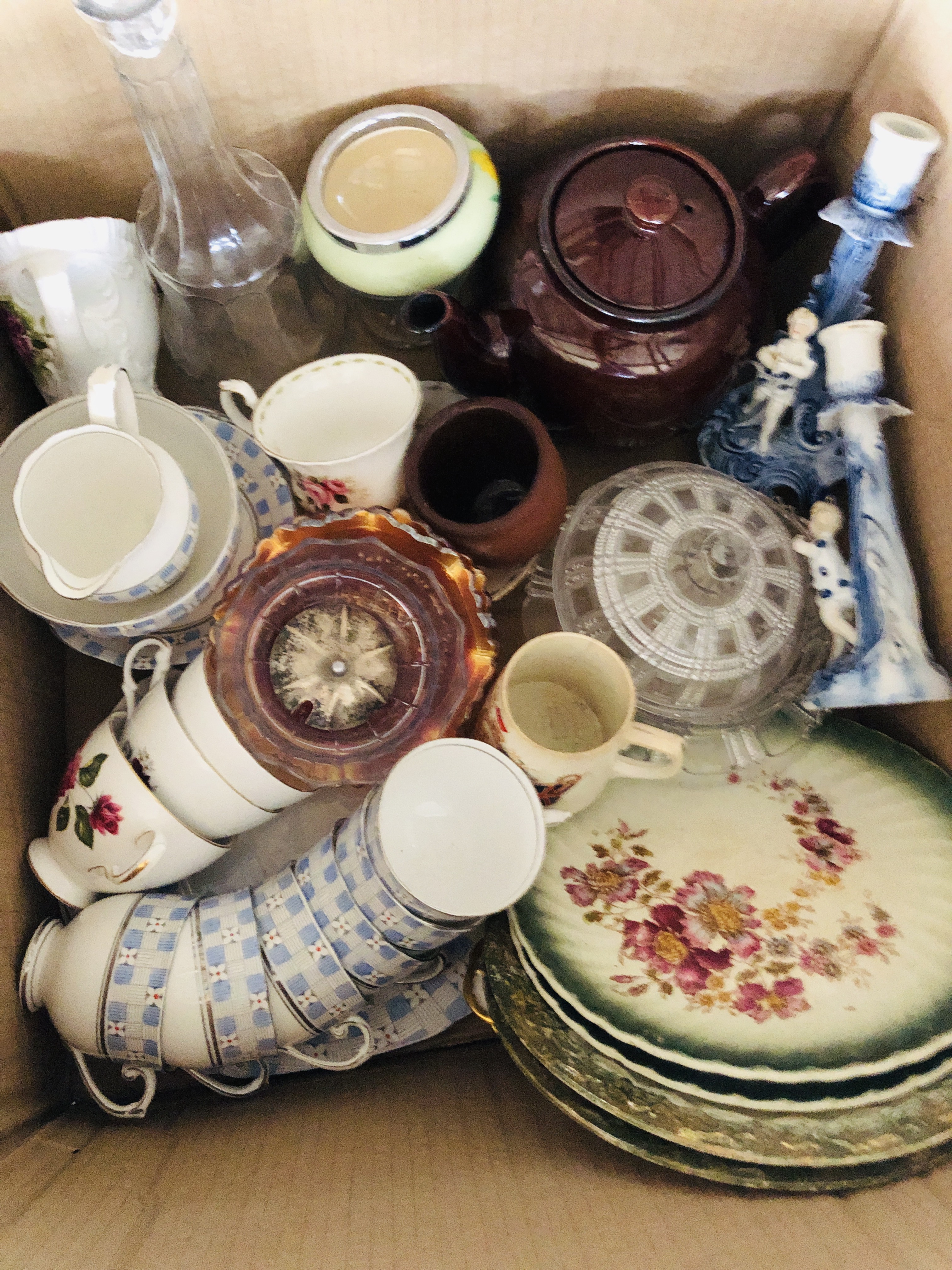 10 BOXES OF MIXED HOUSEHOLD SUNDRIES TO INCLUDE GLASS WARE, BOOKS, CHINA, SILVER PLATED WARES, - Image 10 of 12