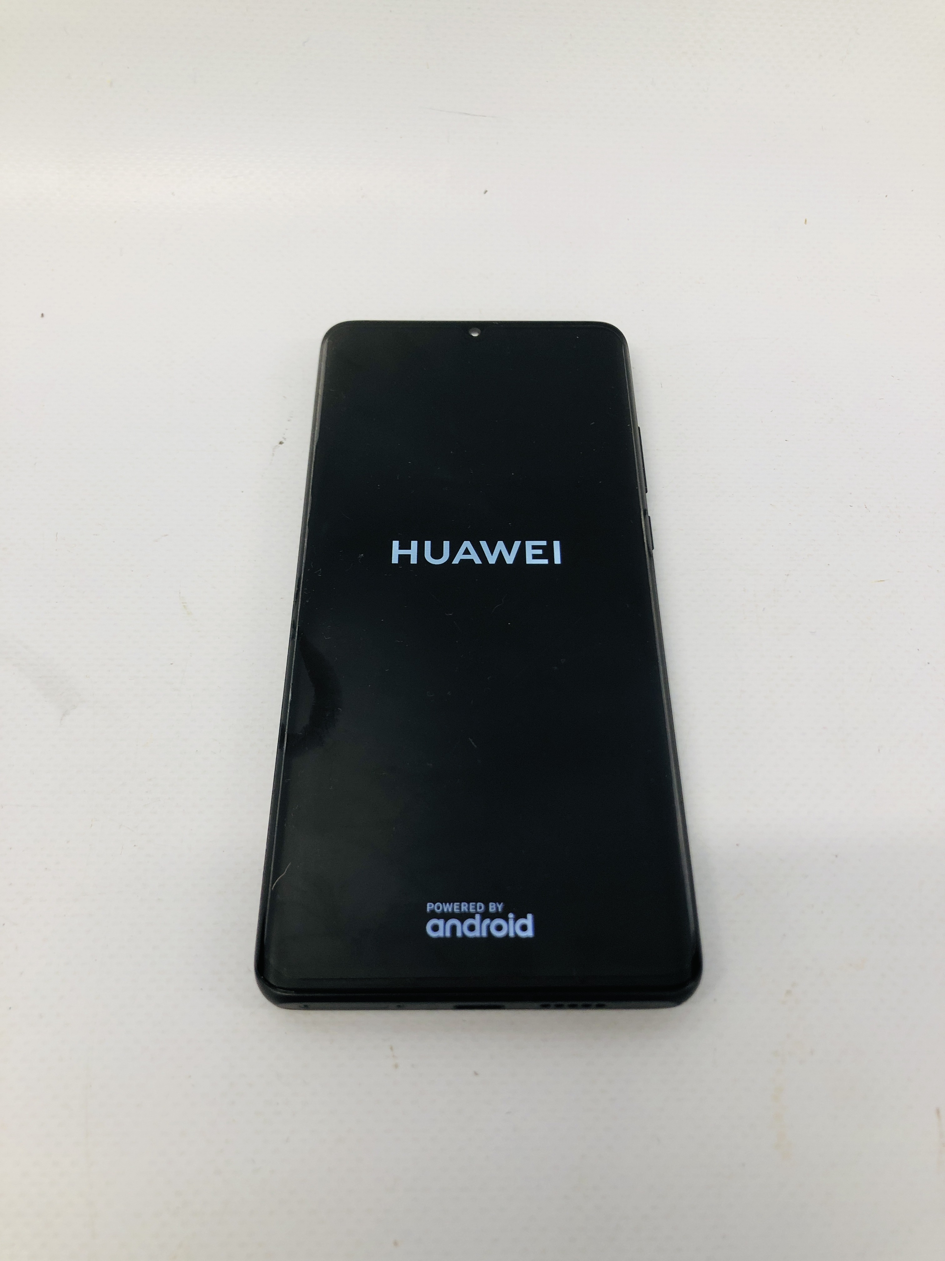 A HUAWEI VOG-L09 SMARTPHONE - SOLD AS SEEN - NO GUARANTEE OF CONNECTIVITY - Image 2 of 5