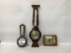 3 X VINTAGE BAROMETERS TO INCLUDE MAHOGANY AND OAK CASED AND ONE OTHER