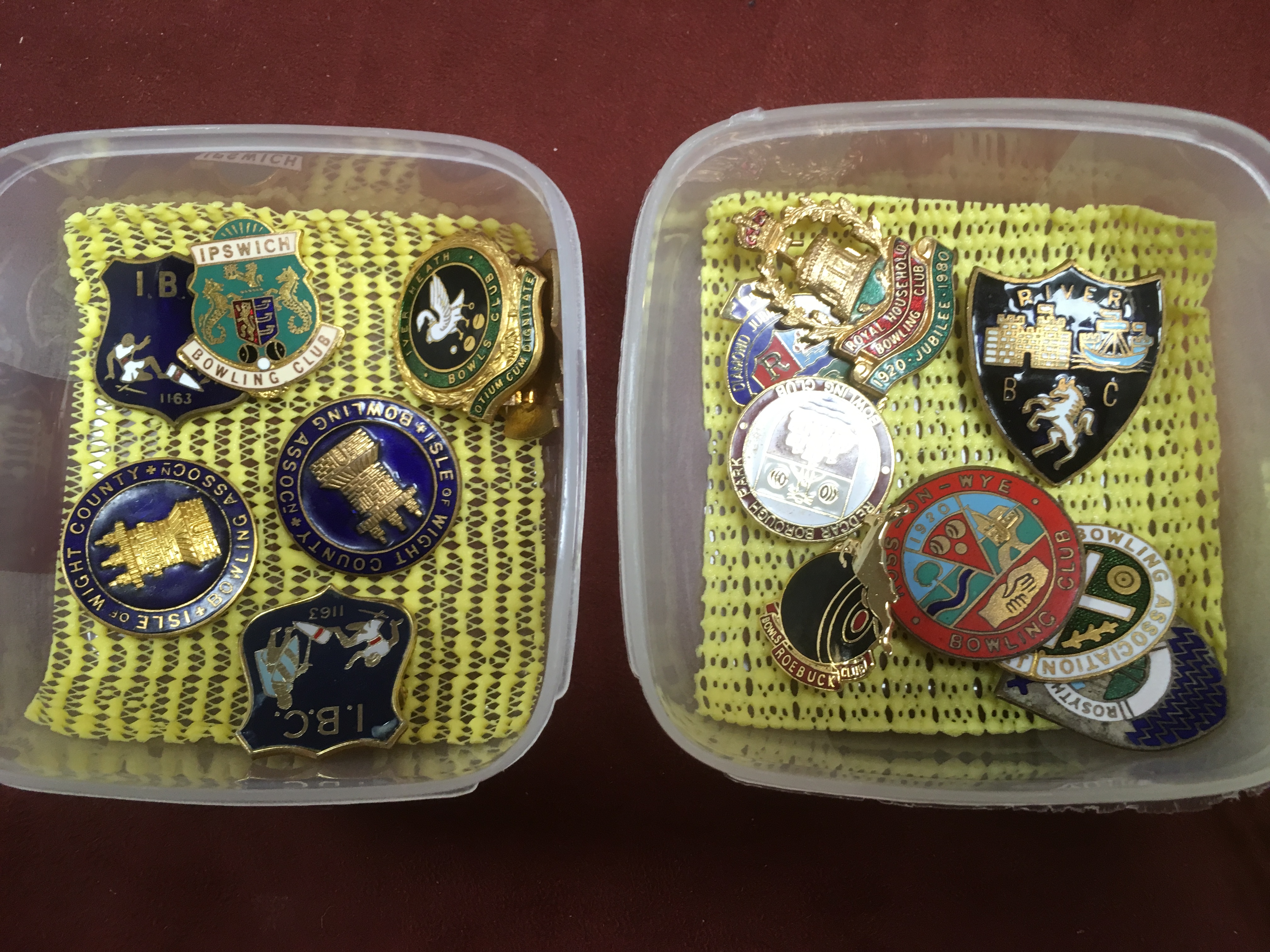 SUBSTANTIAL COLLECTION OF BOWLS CLUB BADGES, SOME SORTED ALPHABETICALLY, OTHERS ON LEAVES AND LOOSE, - Image 4 of 4