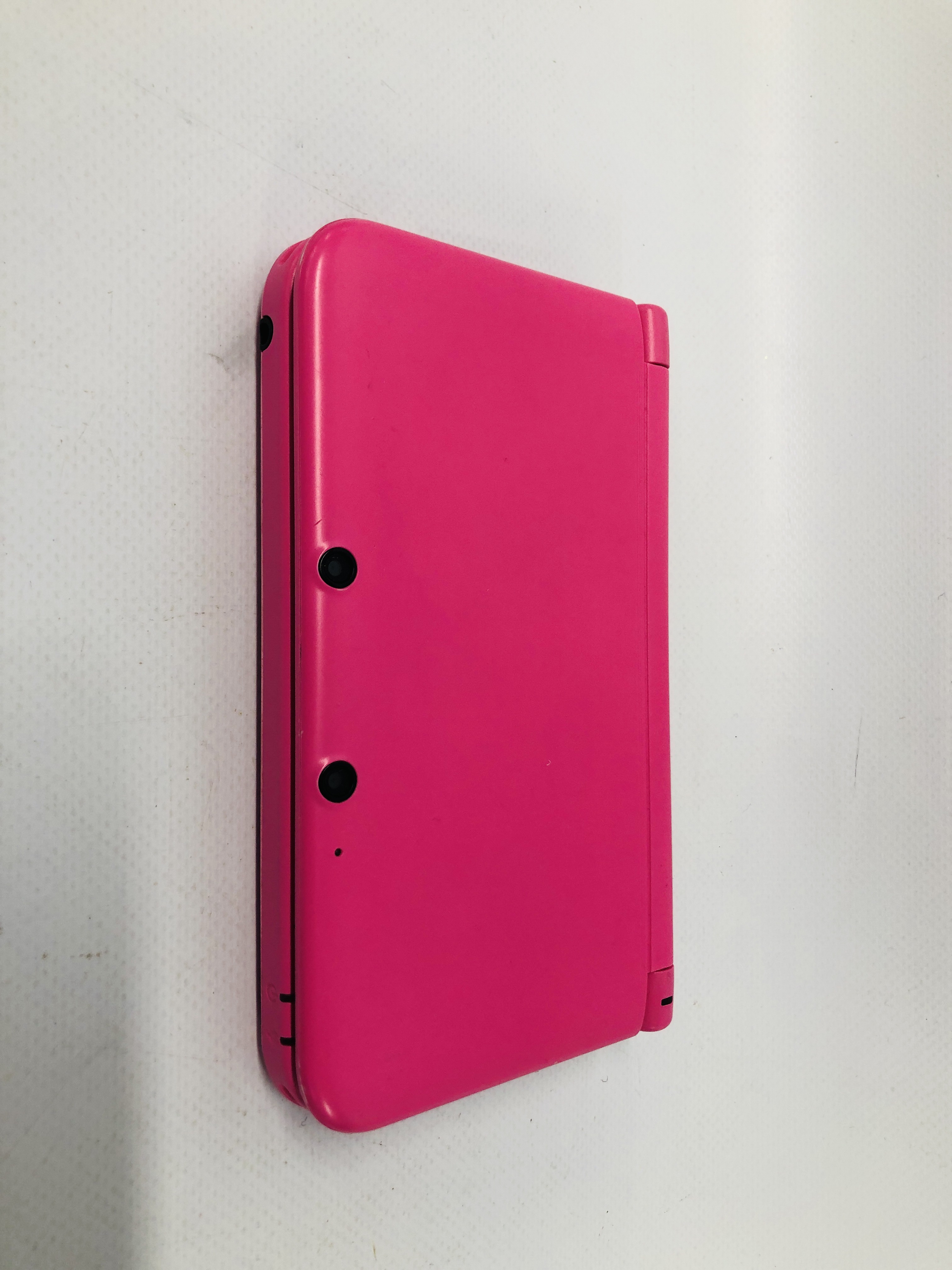 A NINTENDO 3DS XL - SOLD AS SEEN - NO GUARANTEE OF CONNECTIVITY - Image 2 of 3