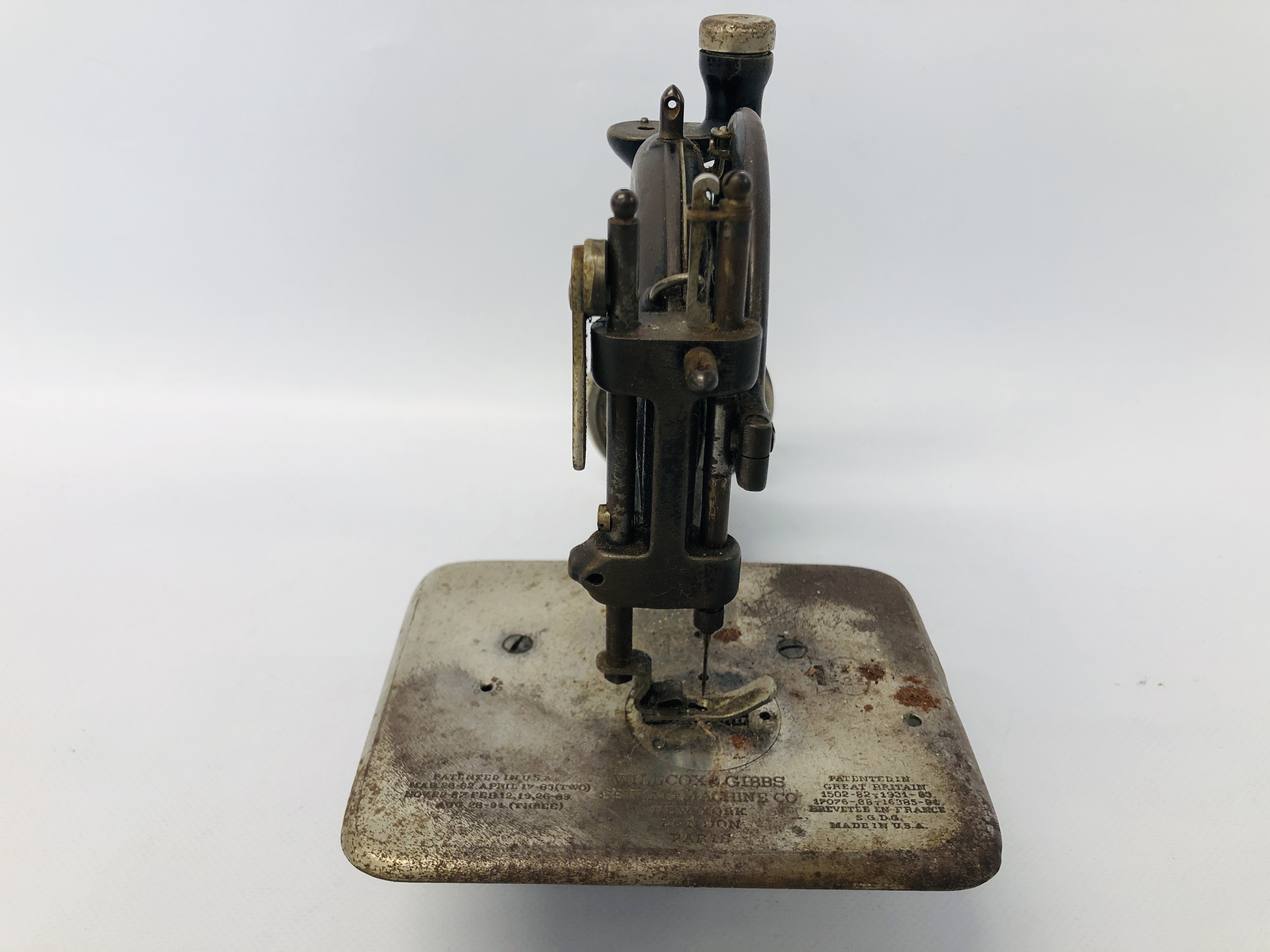 VINTAGE WILLCOX & GIBBS SEWING MACHINE - SOLD AS SEEN - Image 2 of 8