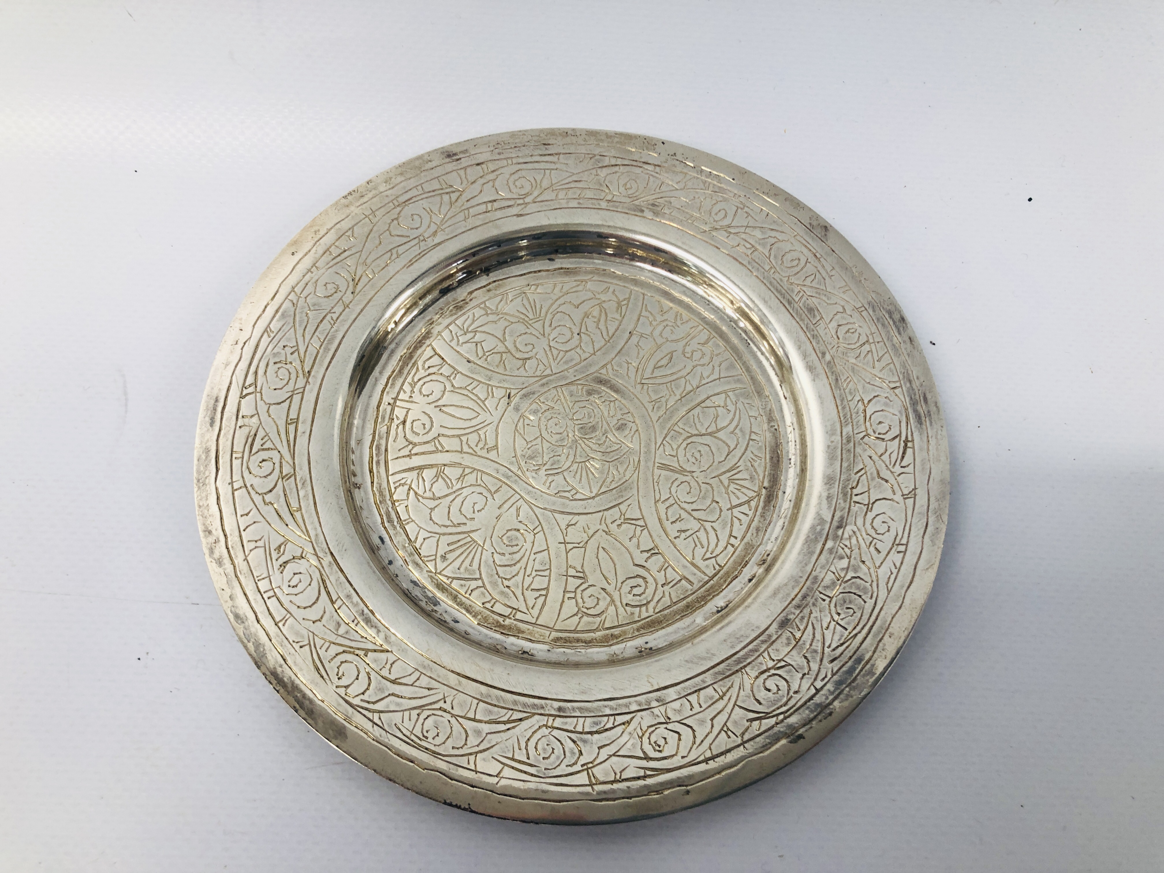SMALL CONTINENTAL SILVER DISH ALONG WITH VARIOUS CUTLERY TO INCLUDE SILVER - Image 3 of 21