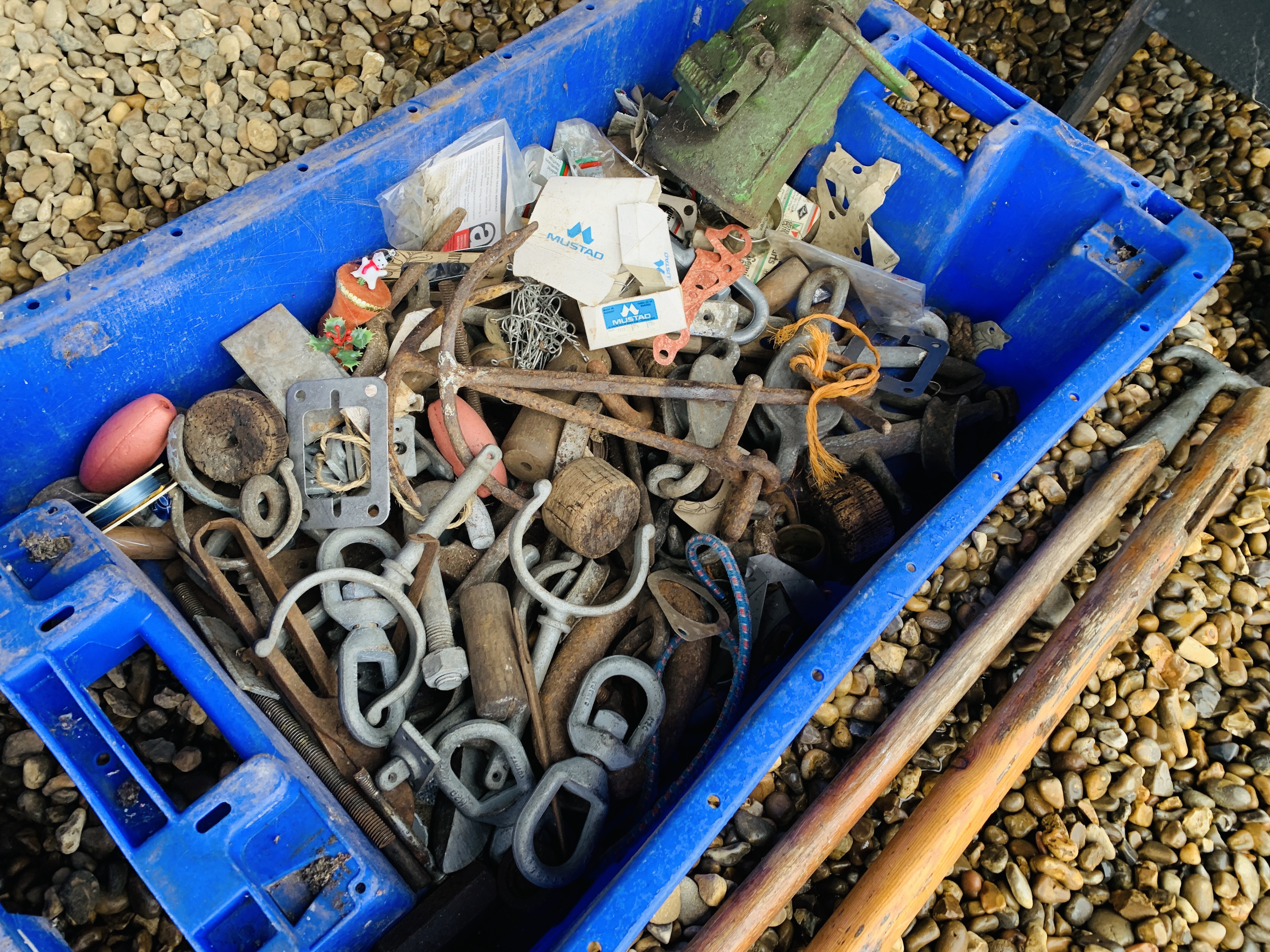 5 X PLASTIC CRATES CONTAINING ASSORTED CHAINS, ANCHORS, ROLLOCKS, - Image 3 of 9
