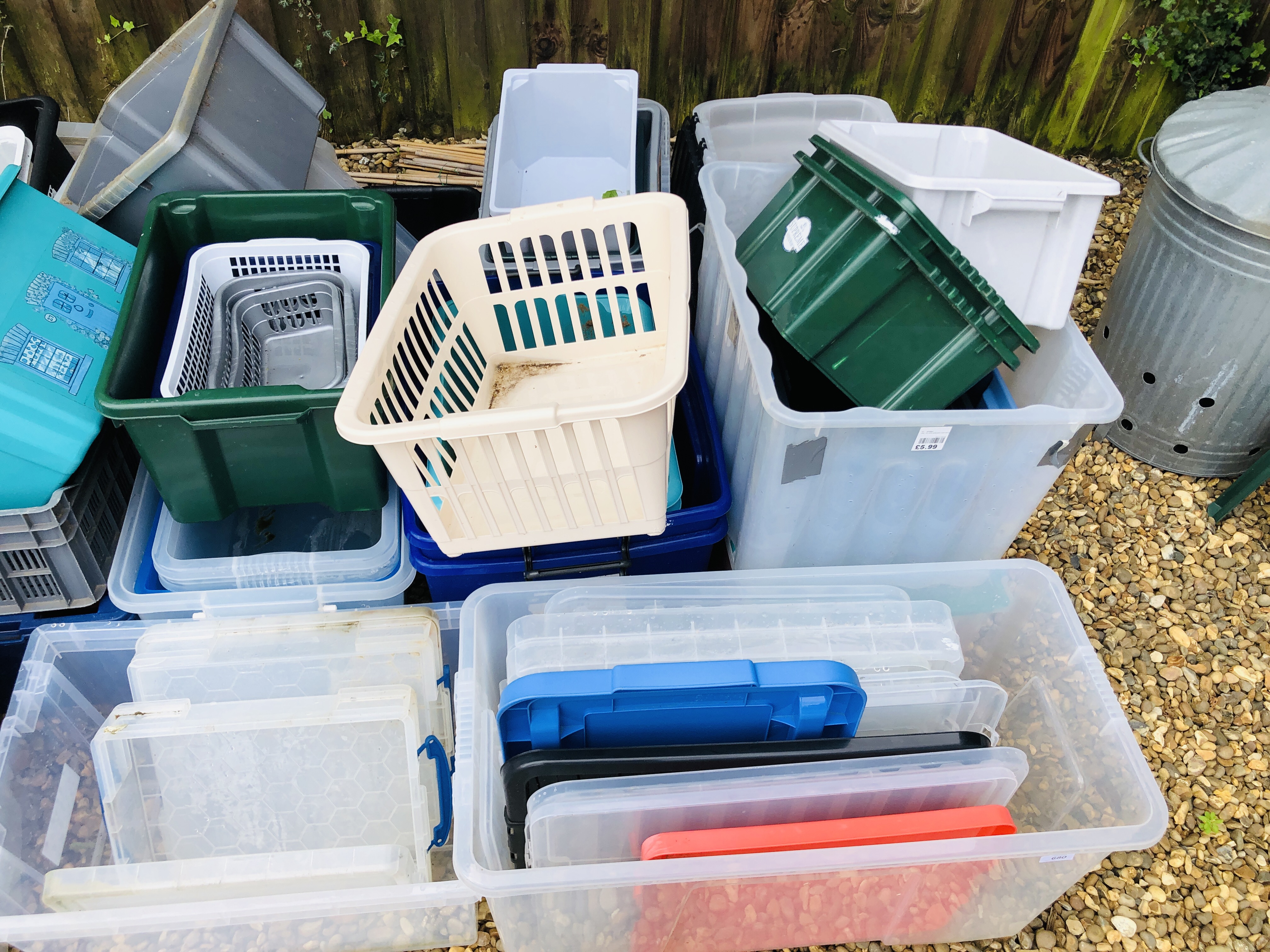 A LARGE QUANTITY ASSORTED PLASTIC STORAGE BOXES - Image 2 of 5