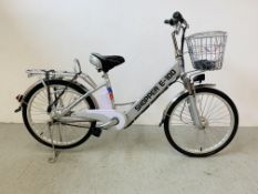 A SHOPPER E-100 ELECTRIC ASSISTED BICYCLE WITH 2 KEYS,