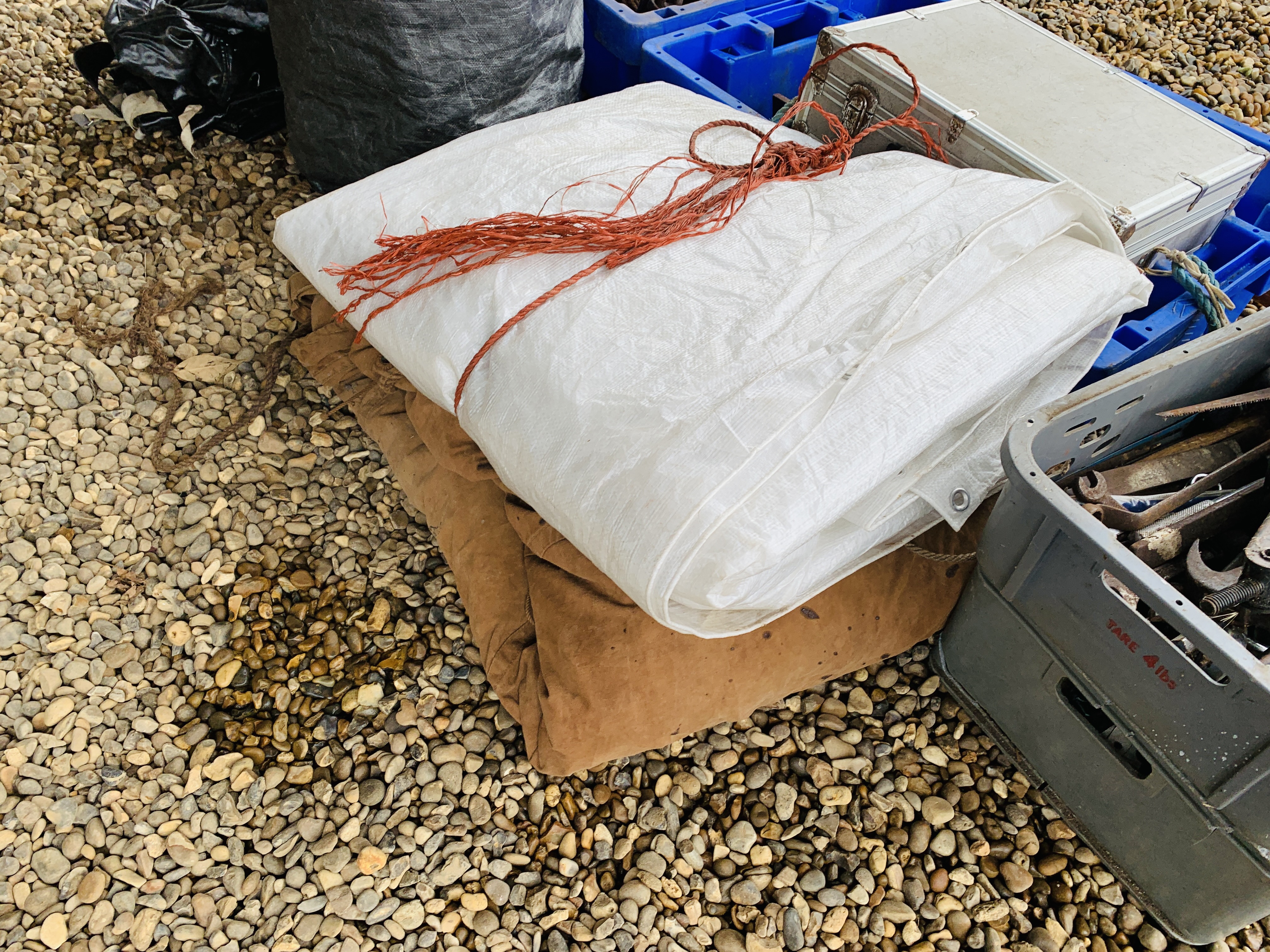 5 X PLASTIC CRATES CONTAINING ASSORTED CHAINS, ANCHORS, ROLLOCKS, - Image 6 of 9