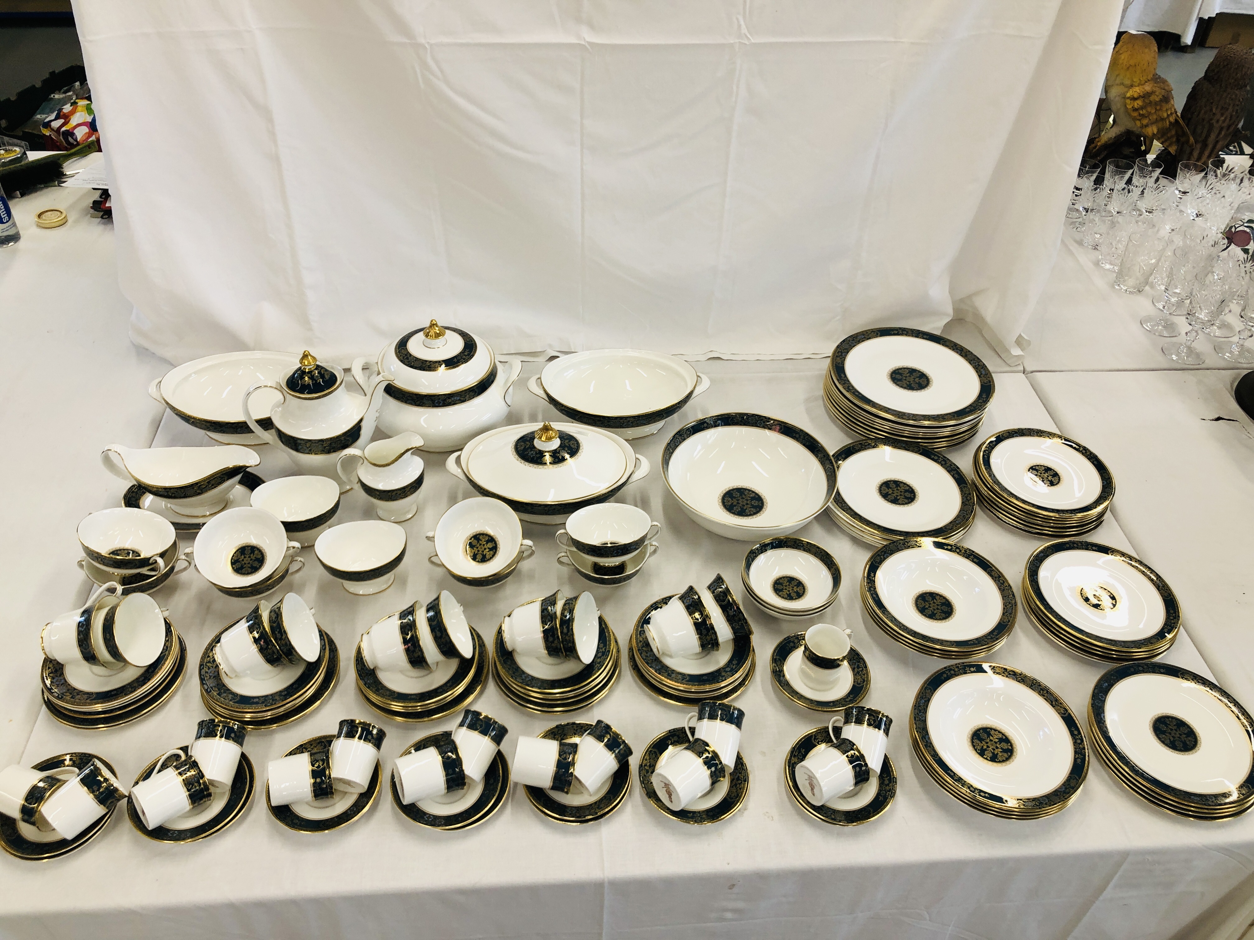 LARGE QTY OF CARLYLE H5018 ROYAL DOULTON FINE BONE CHINA TABLEWARE TO INCLUDE SOUP BOWLS, - Image 2 of 12