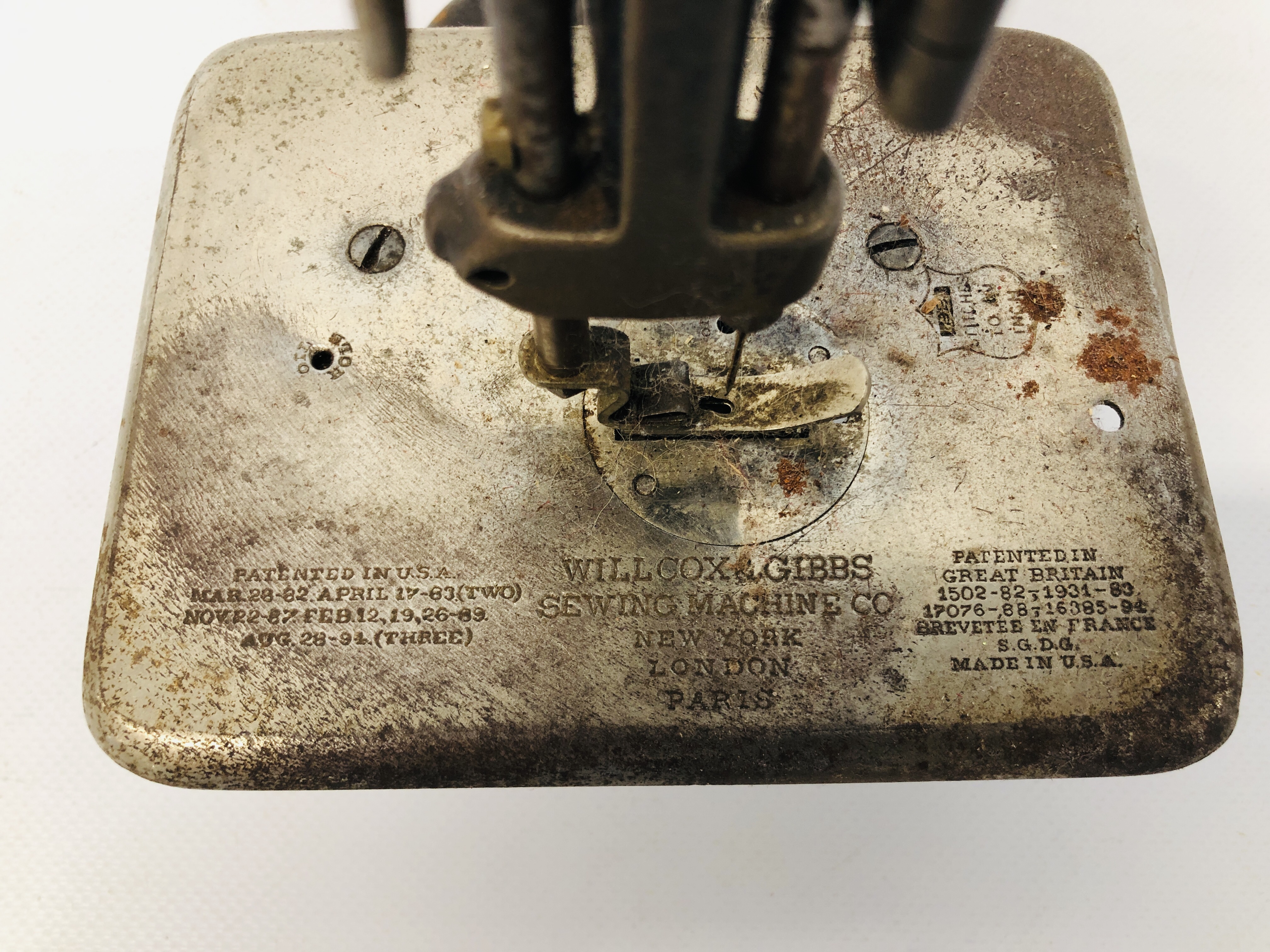 VINTAGE WILLCOX & GIBBS SEWING MACHINE - SOLD AS SEEN - Image 3 of 8