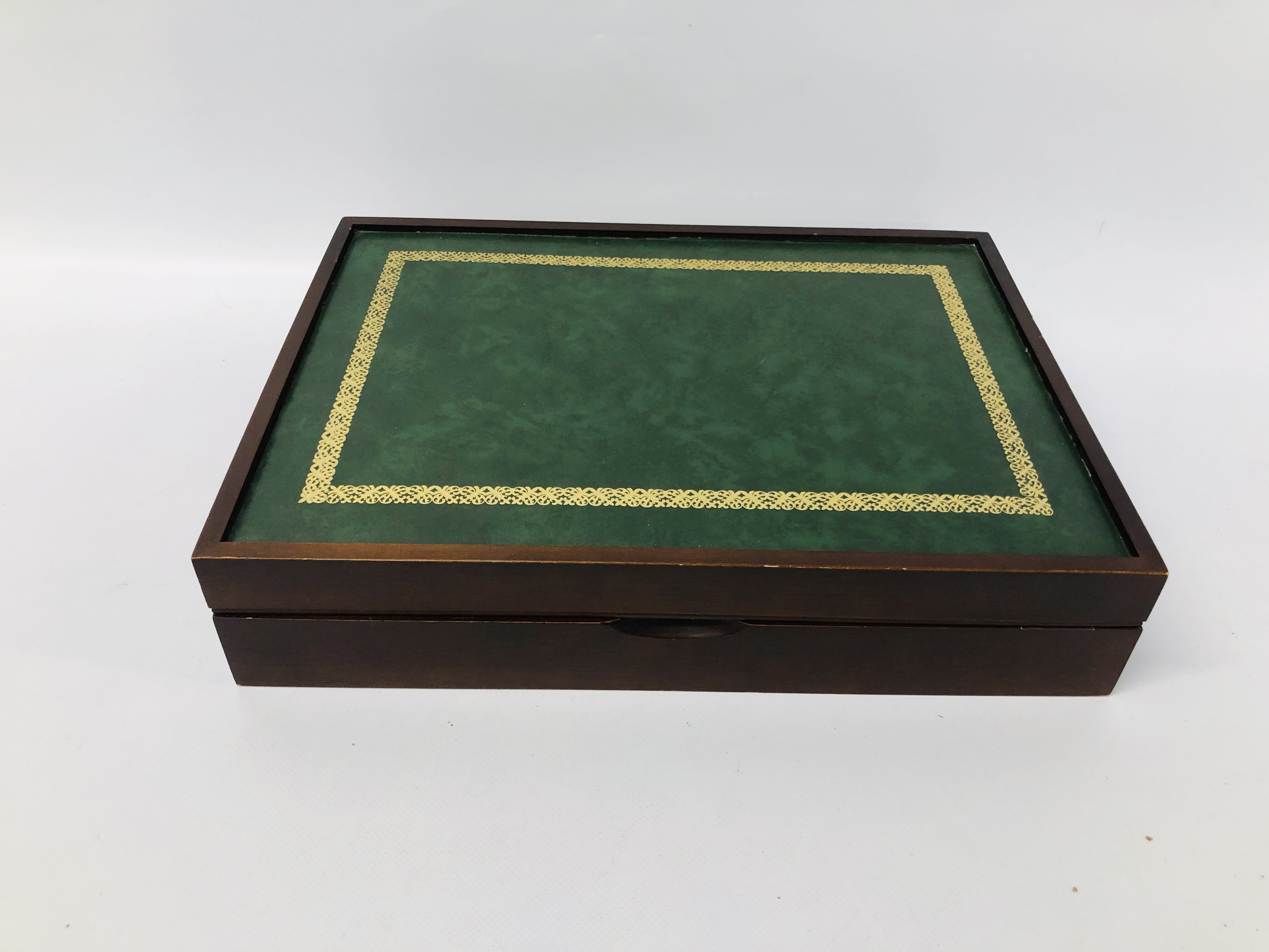 A WARRISS OF SHEFFIELD KINGS PATTERN CUTLERY IN PRESENTATION BOX - Image 7 of 9