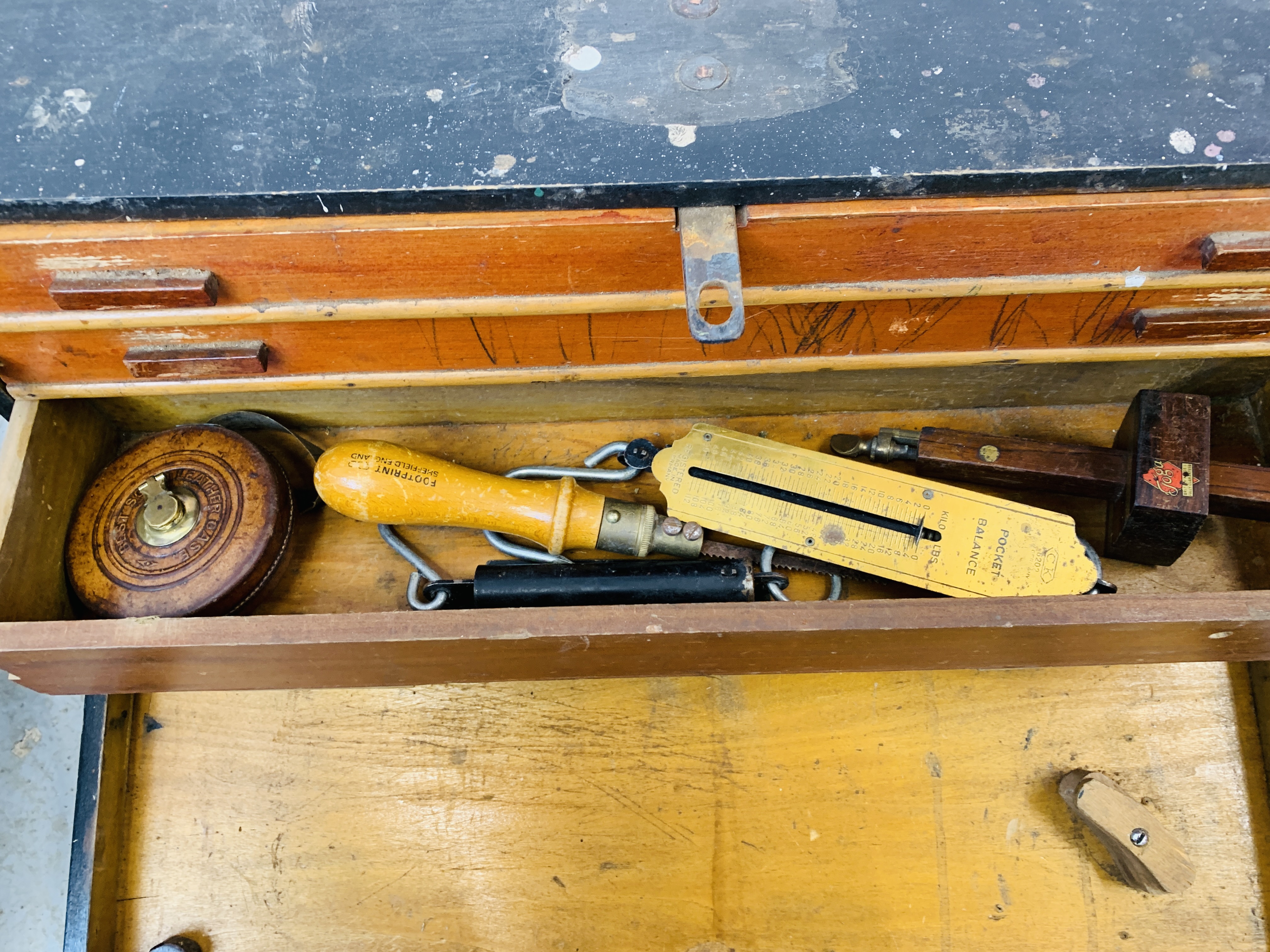 2 WOODEN CARPENTRY BOXES CONTAINING VARIOUS HAND TOOLS TO INCLUDE PLANES, FILES, MEASURES ETC. - Image 5 of 8