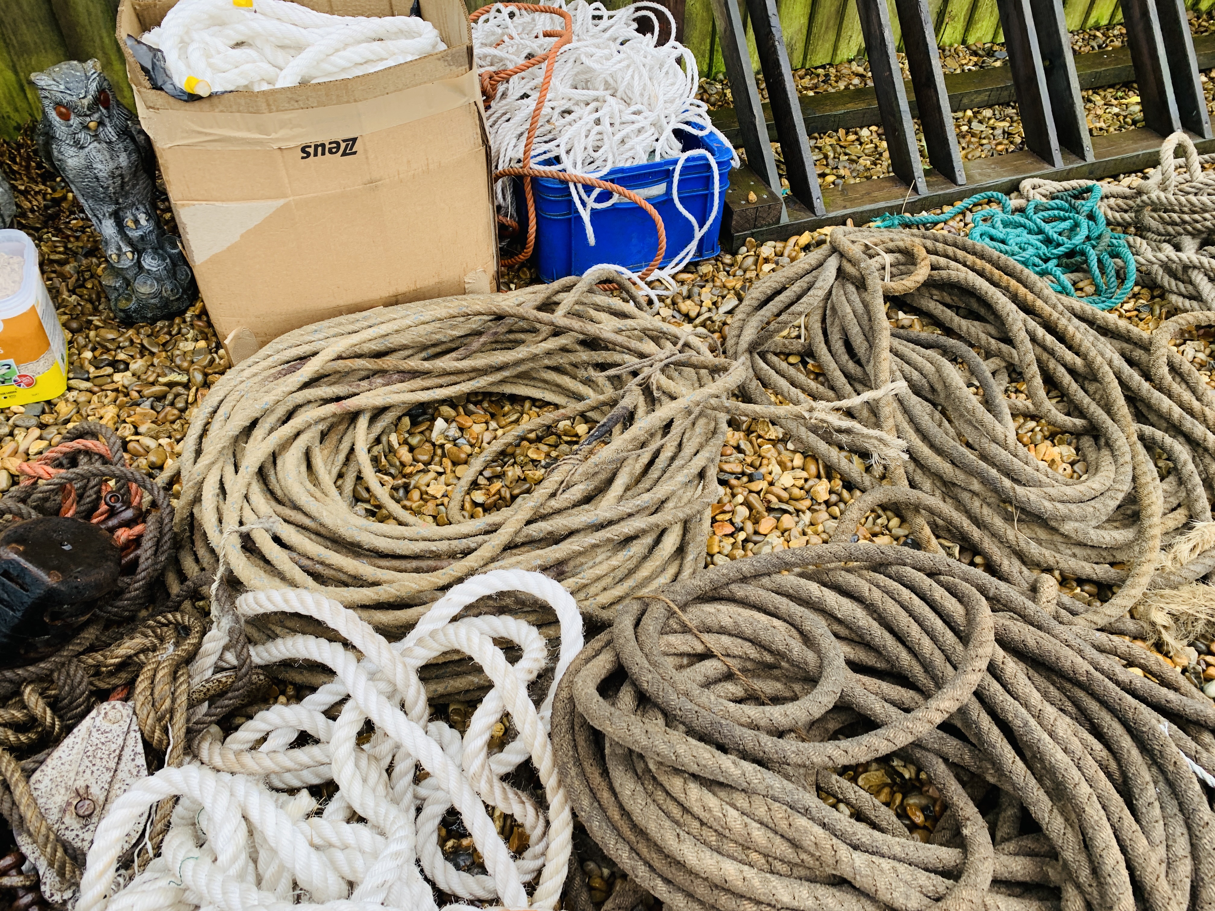 APPROX 18 COILS OF VARIOUS NYLON & SISAL ROPE - Image 4 of 15