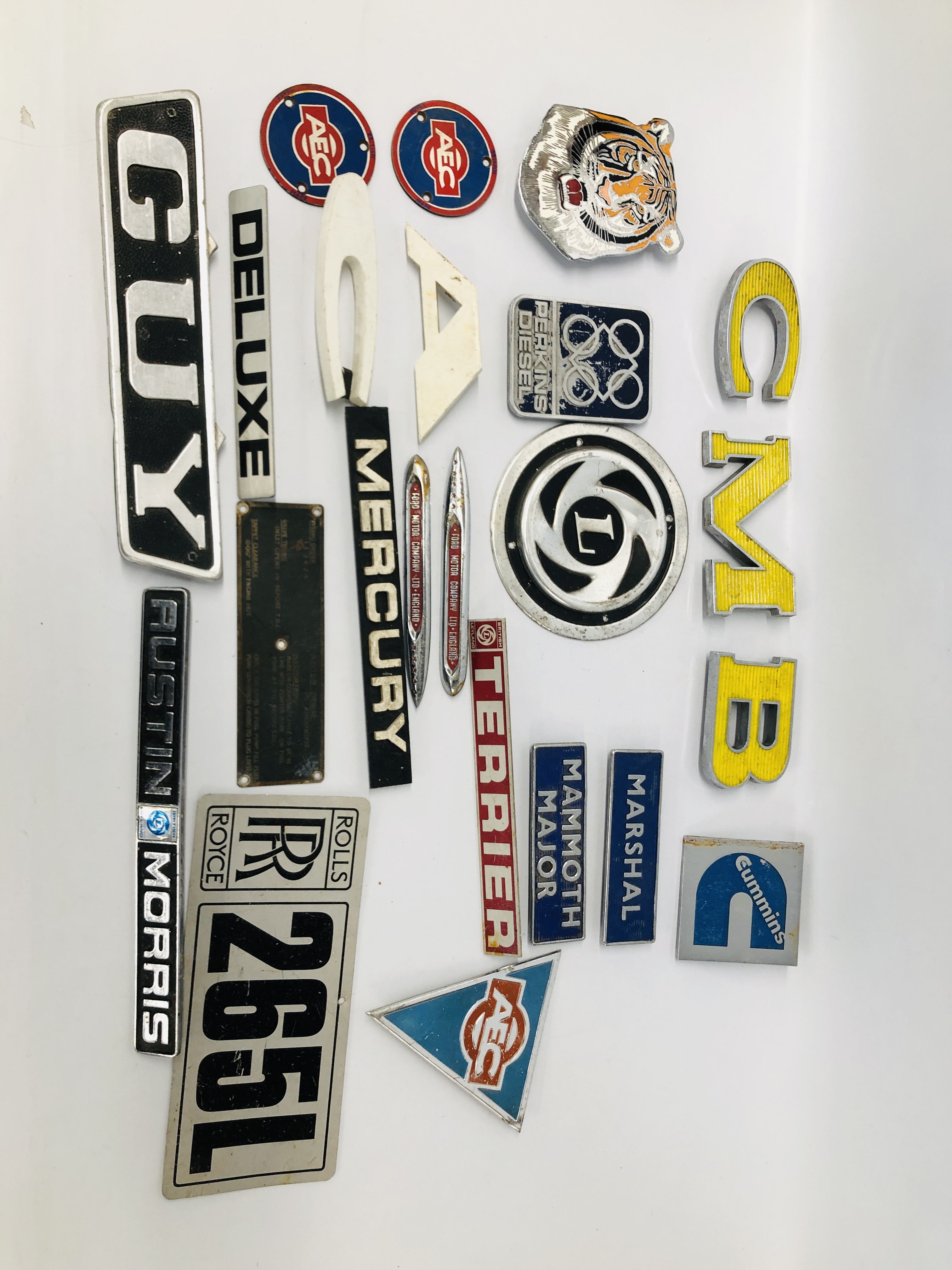 COLLECTION OF ASSORTED VINTAGE LORRY AND CAR BADGES TO INCLUDE ROLLS ROYCE, AEC, TERRIER, CUMMINS, - Image 2 of 8