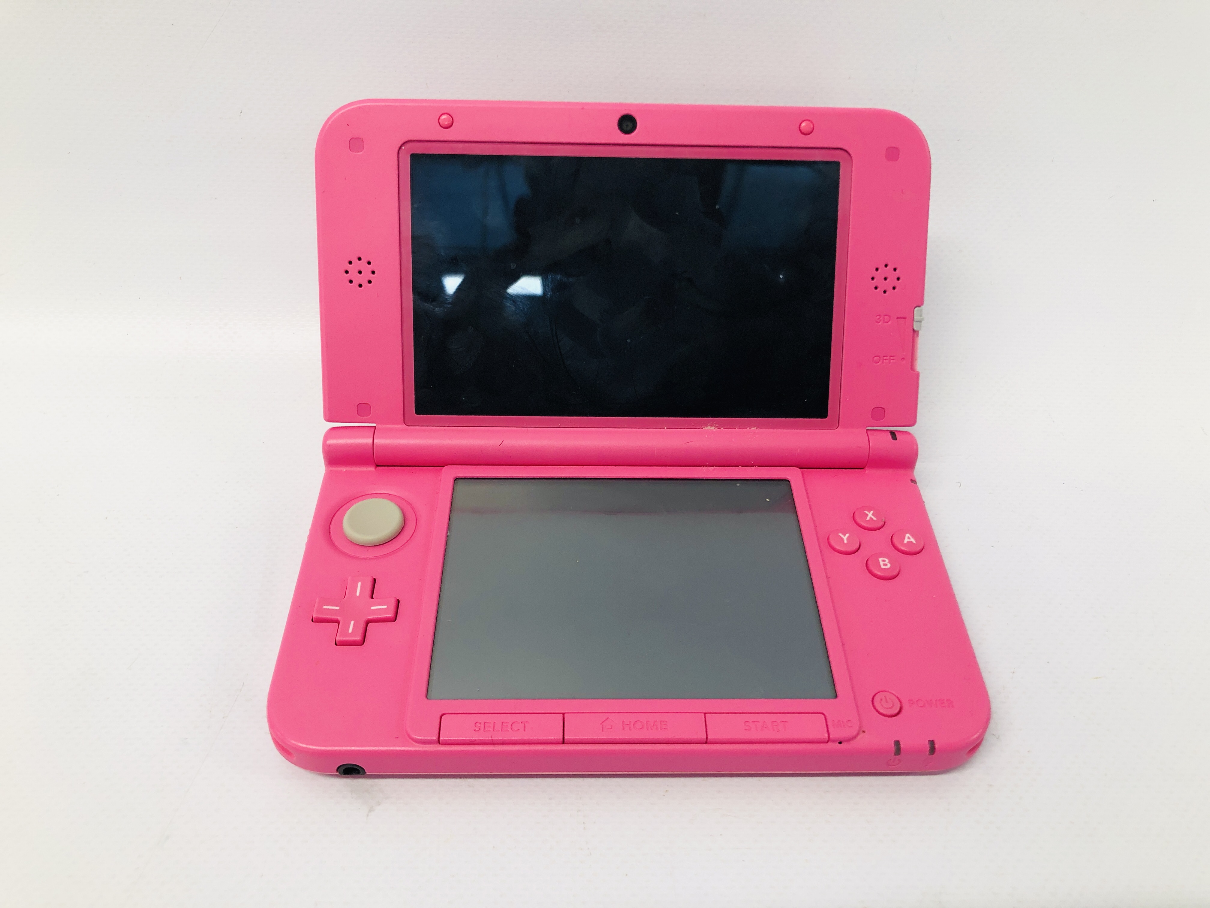 A NINTENDO 3DS XL - SOLD AS SEEN - NO GUARANTEE OF CONNECTIVITY