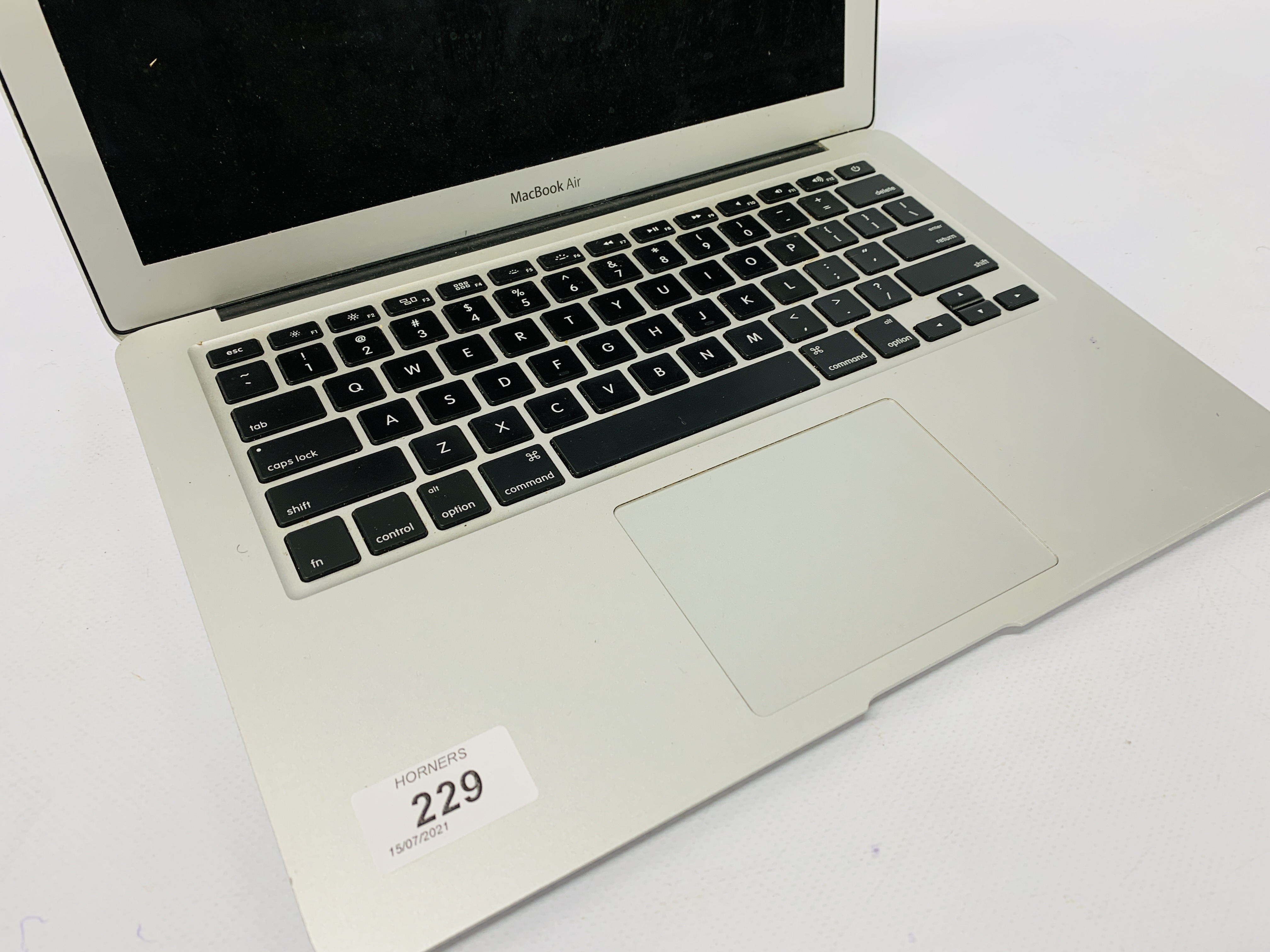 APPLE MACBOOK AIR LAPTOP COMPUTER MODEL A1466 (NO CAHRGER) (S/N C02K55FXDRVD) - SOLD AS SEEN - NO - Image 2 of 6