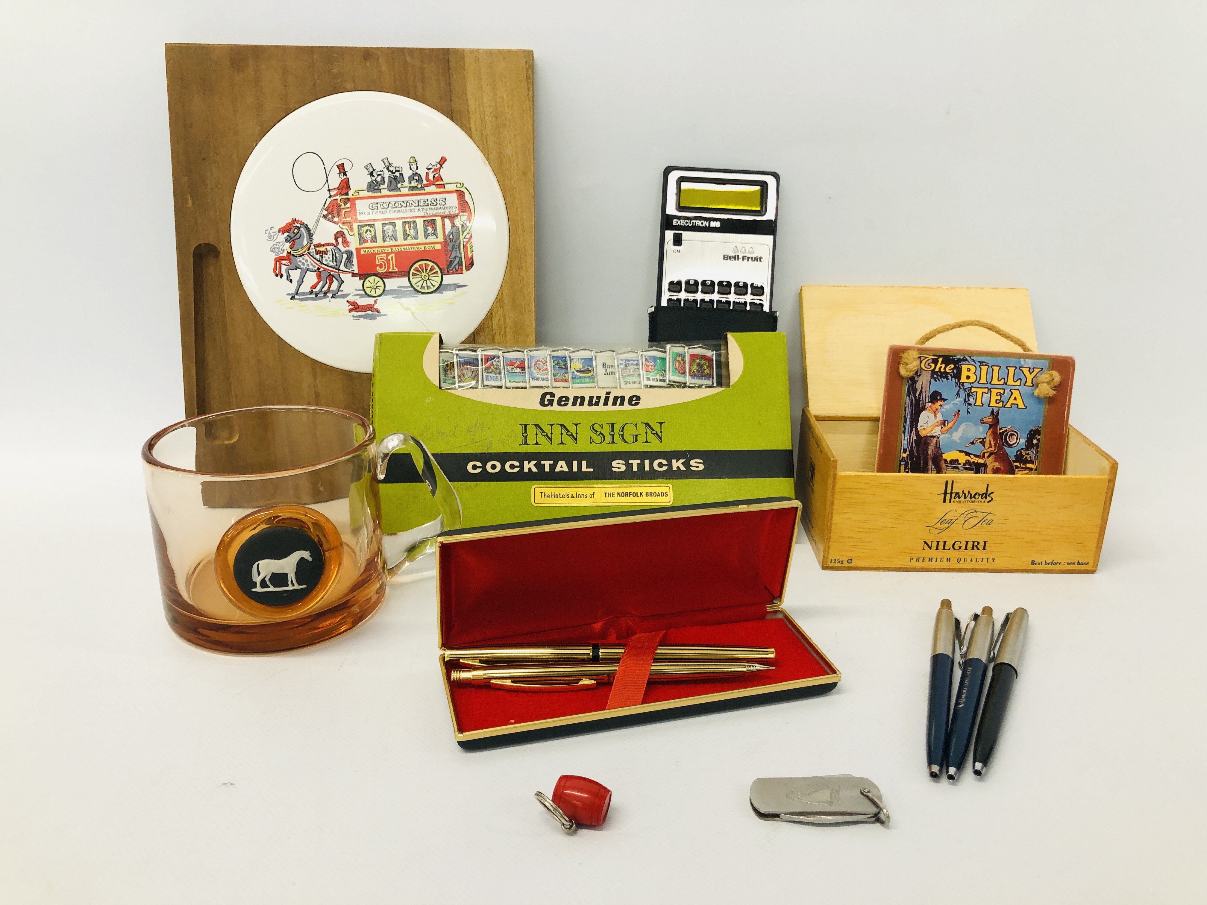 BOX OF ASSORTED BREWERY RELATED ITEMS TO INCLUDE "THE FAMOUS GROUSE WHISKY GLASSES" 10, - Image 14 of 17