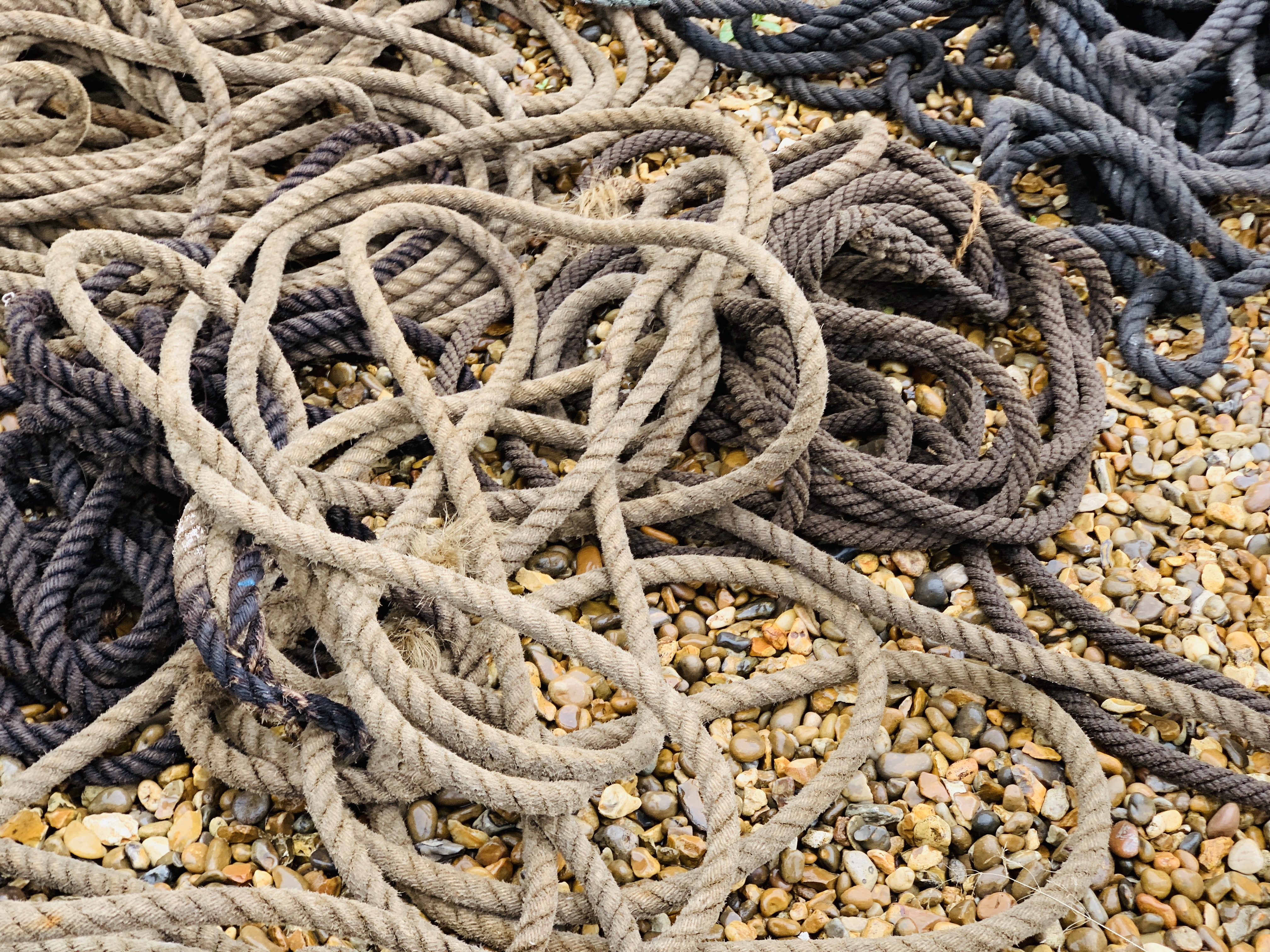 APPROX 18 COILS OF VARIOUS NYLON & SISAL ROPE - Image 9 of 15