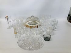 COLLECTION OF CRYSTAL GLASSWARE TO INCLUDE EDINBURGH DRINKING GLASSES ALONG WITH A GLASS CAKE DOME