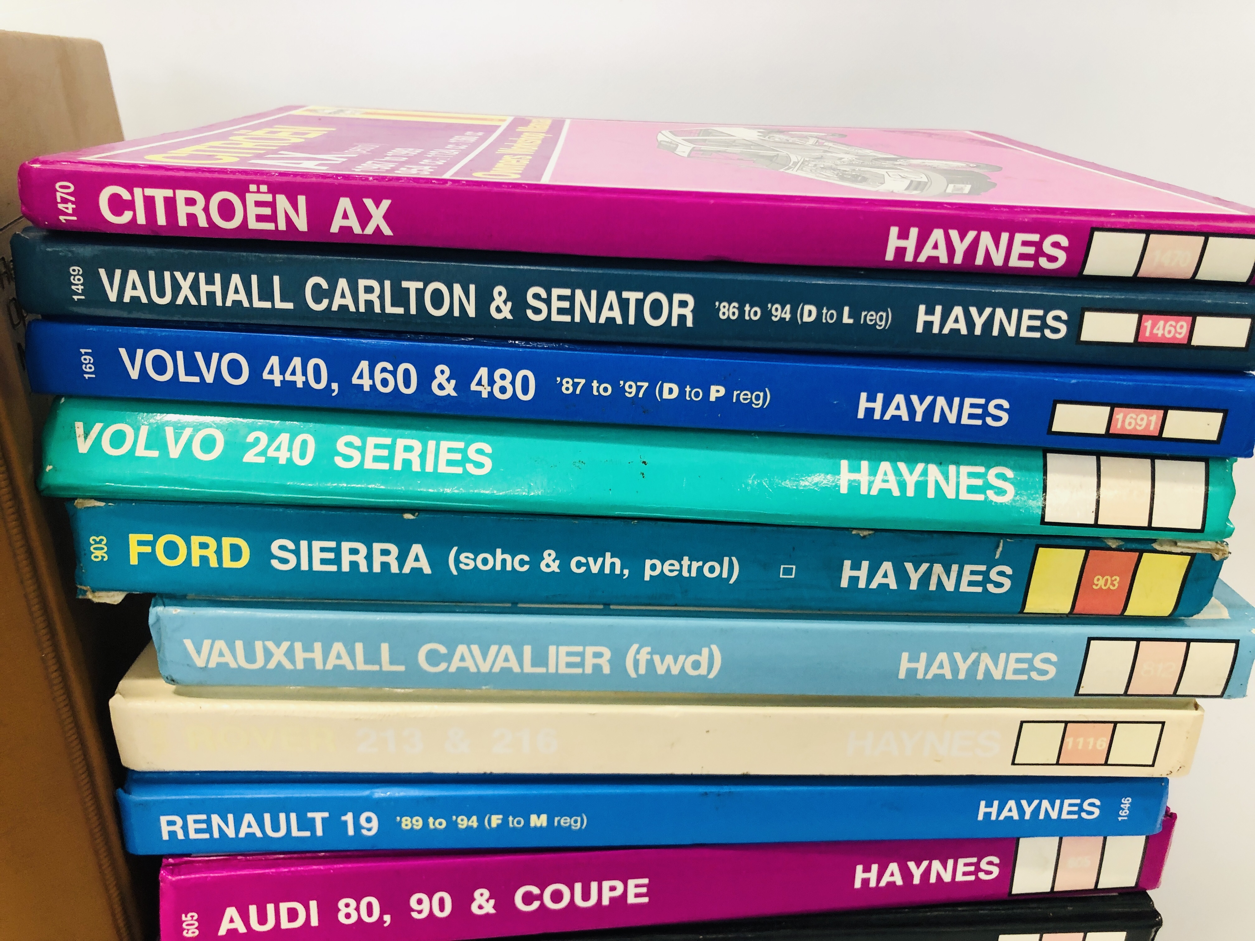 A COLLECTION OF 12 HAYNES MANUALS, TRIUMPH 2000 MANUAL, TRIUMPH TOLEDO MANUAL, - Image 2 of 5