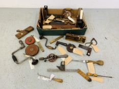 AN ASSORTMENT OF VINTAGE HAND TOOLS TO INCLUDE DRILLS, PLANES, LEVELS, TAPE MEASURE, SAWS,