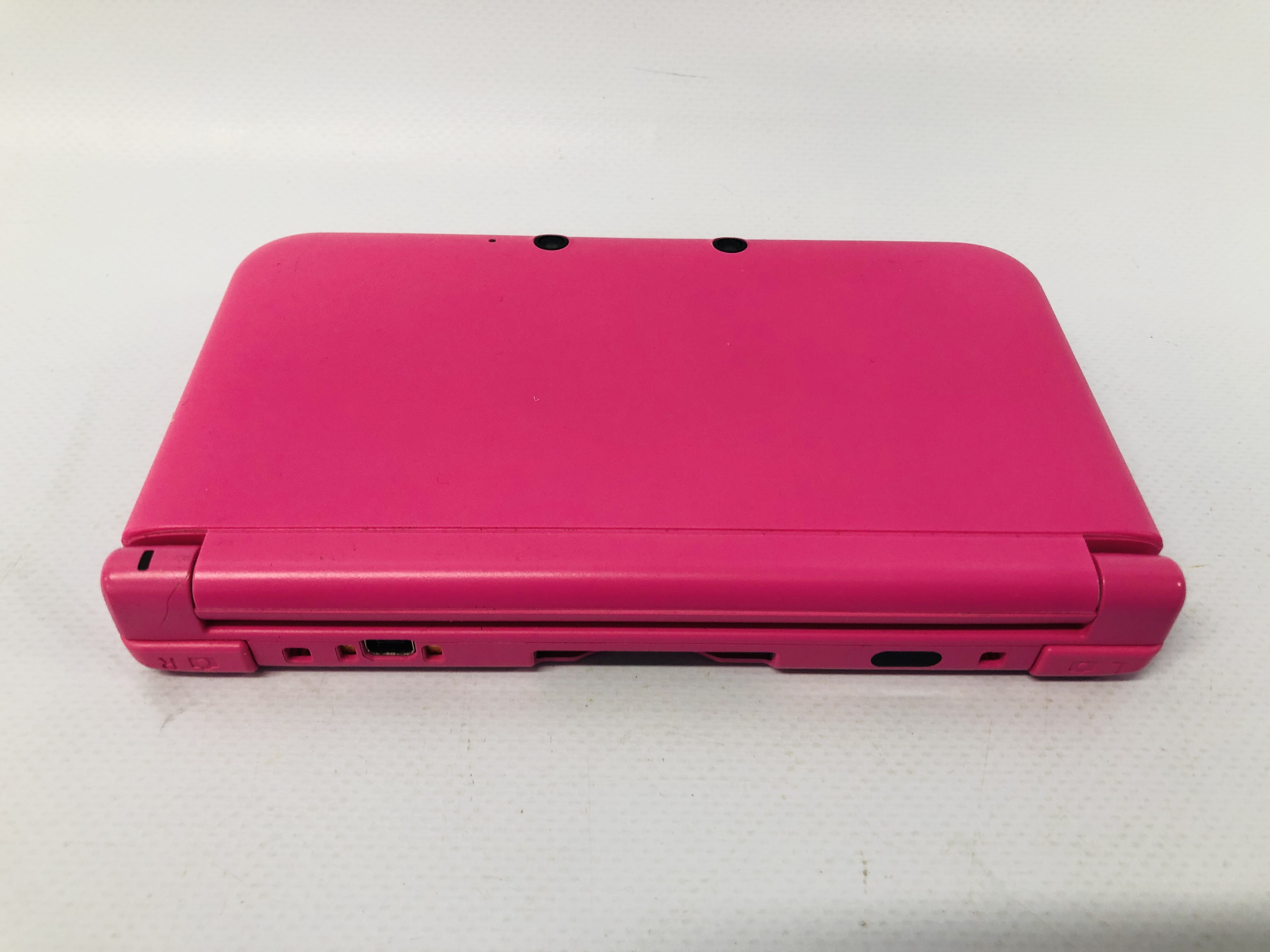 A NINTENDO 3DS XL - SOLD AS SEEN - NO GUARANTEE OF CONNECTIVITY - Image 3 of 3