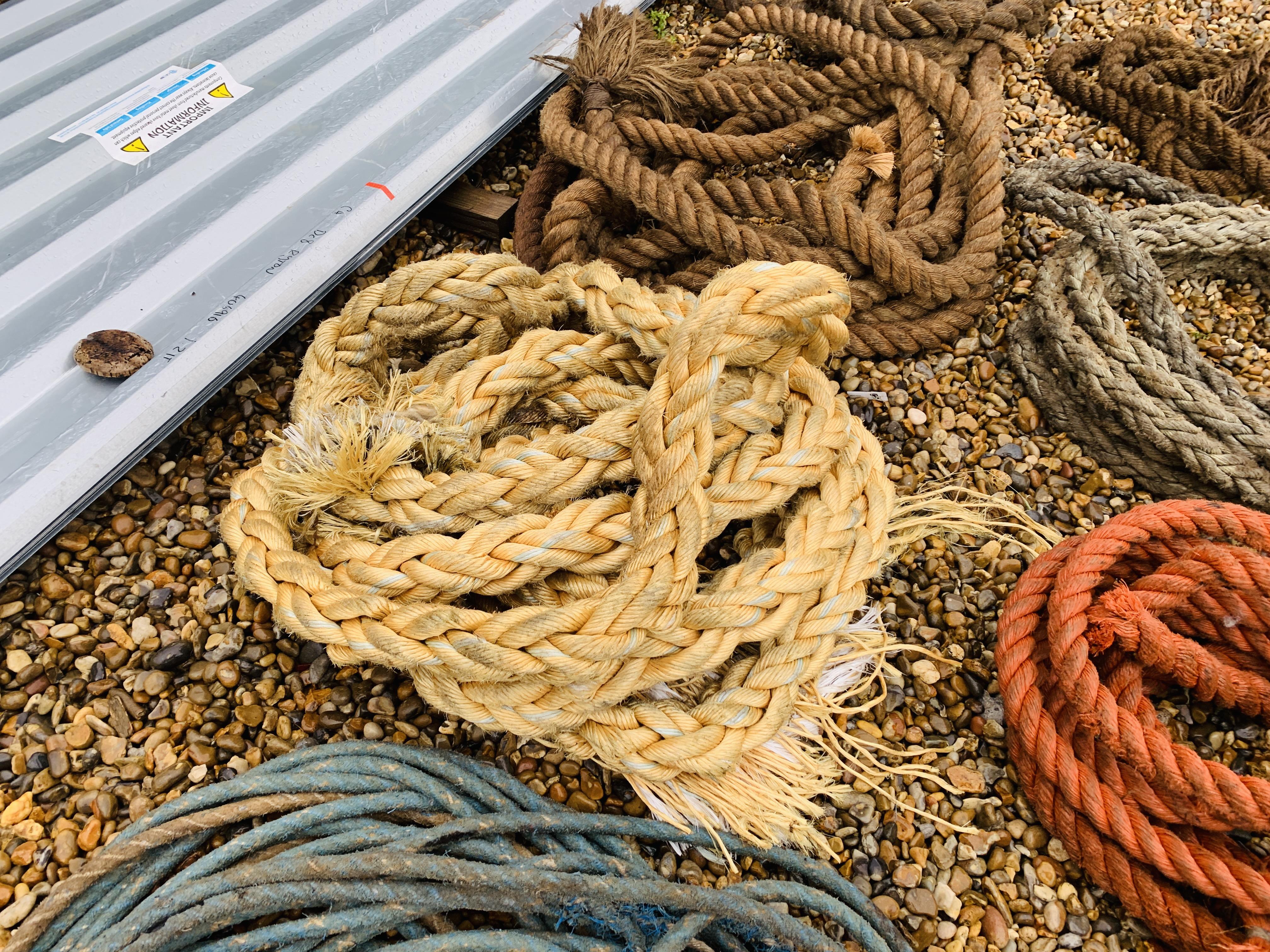 8 X COILS OF VARIOUS NYLON & SISAL ROPE - Image 4 of 9