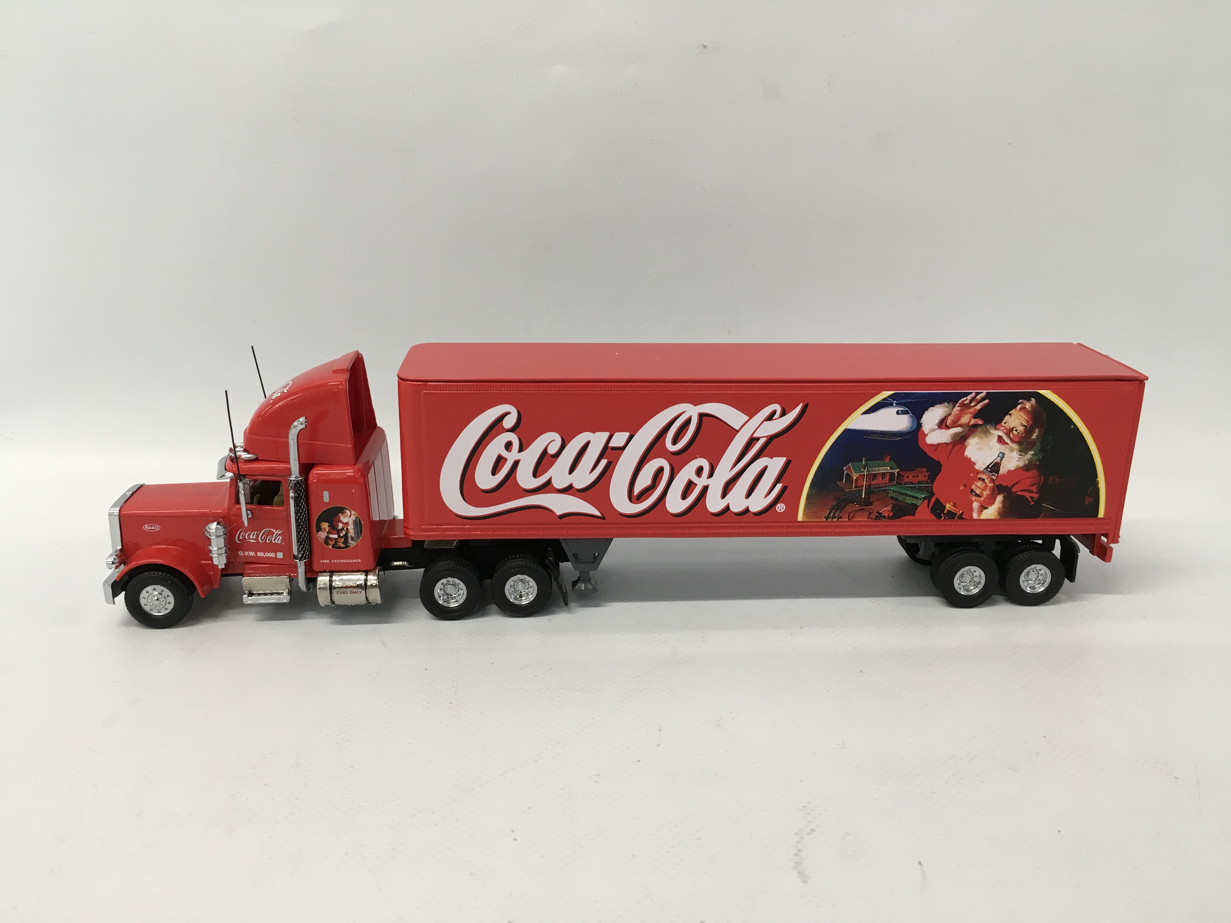 BOX OF DIE-CAST MODELS VEHICLES TO INCLUDE A "MATCHBOX" ULTRA COCA-COLA LORRY (BOXED) ALONG WITH - Image 2 of 9