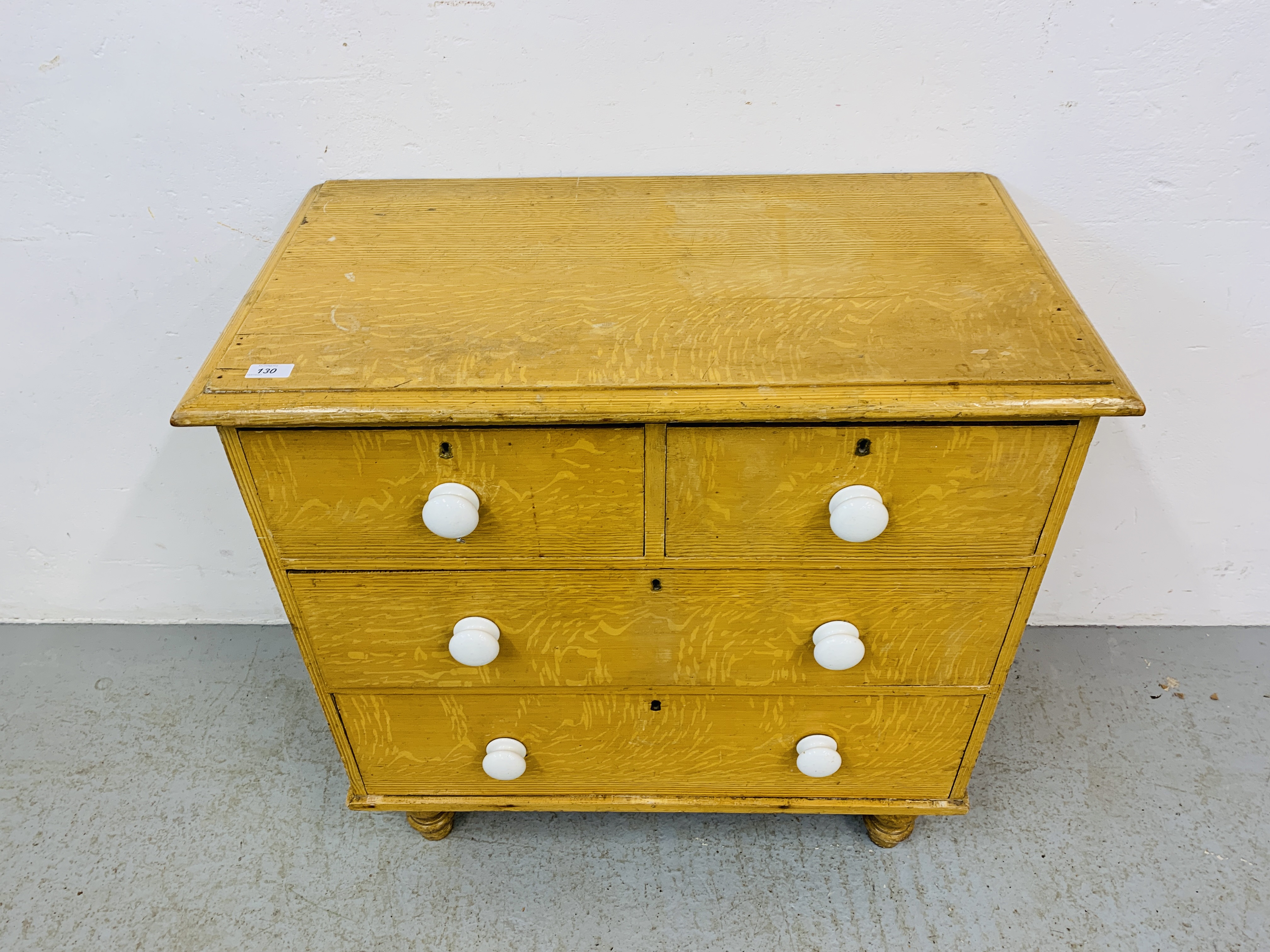 A VINTAGE PINE TWO OVER TWO CHEST OF DRAWERS ON TURNED FEET WITH WHITE CERAMIC KNOBS W 82CM, D 46CM,