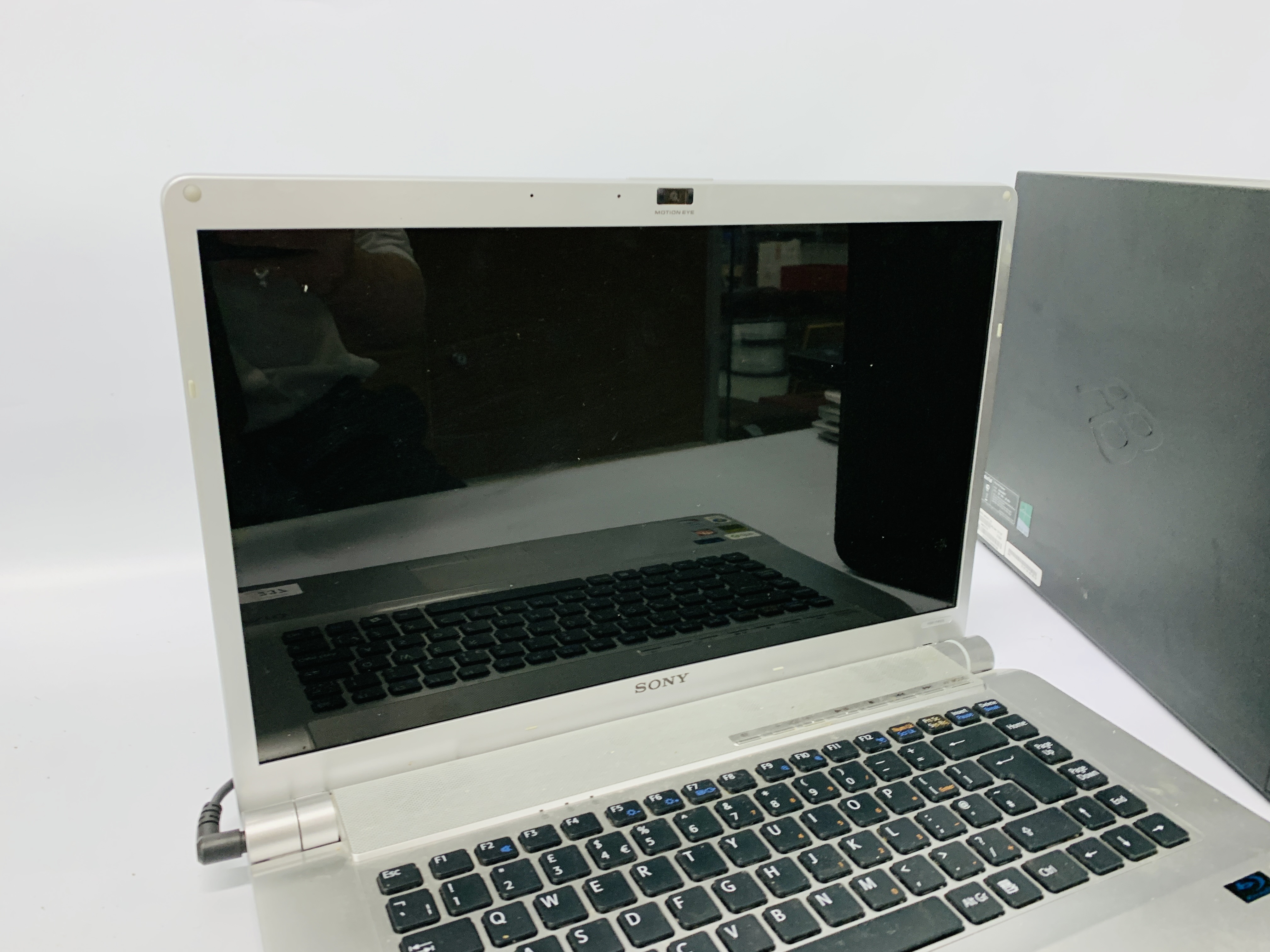 SONY VAIO LAPTOP COMPUTER MODEL PCG-3D1M WINDOWS VISTA WITH CHARGER (S/N 282774625017682) AND - Image 6 of 7