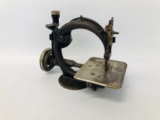 VINTAGE WILLCOX & GIBBS SEWING MACHINE - SOLD AS SEEN