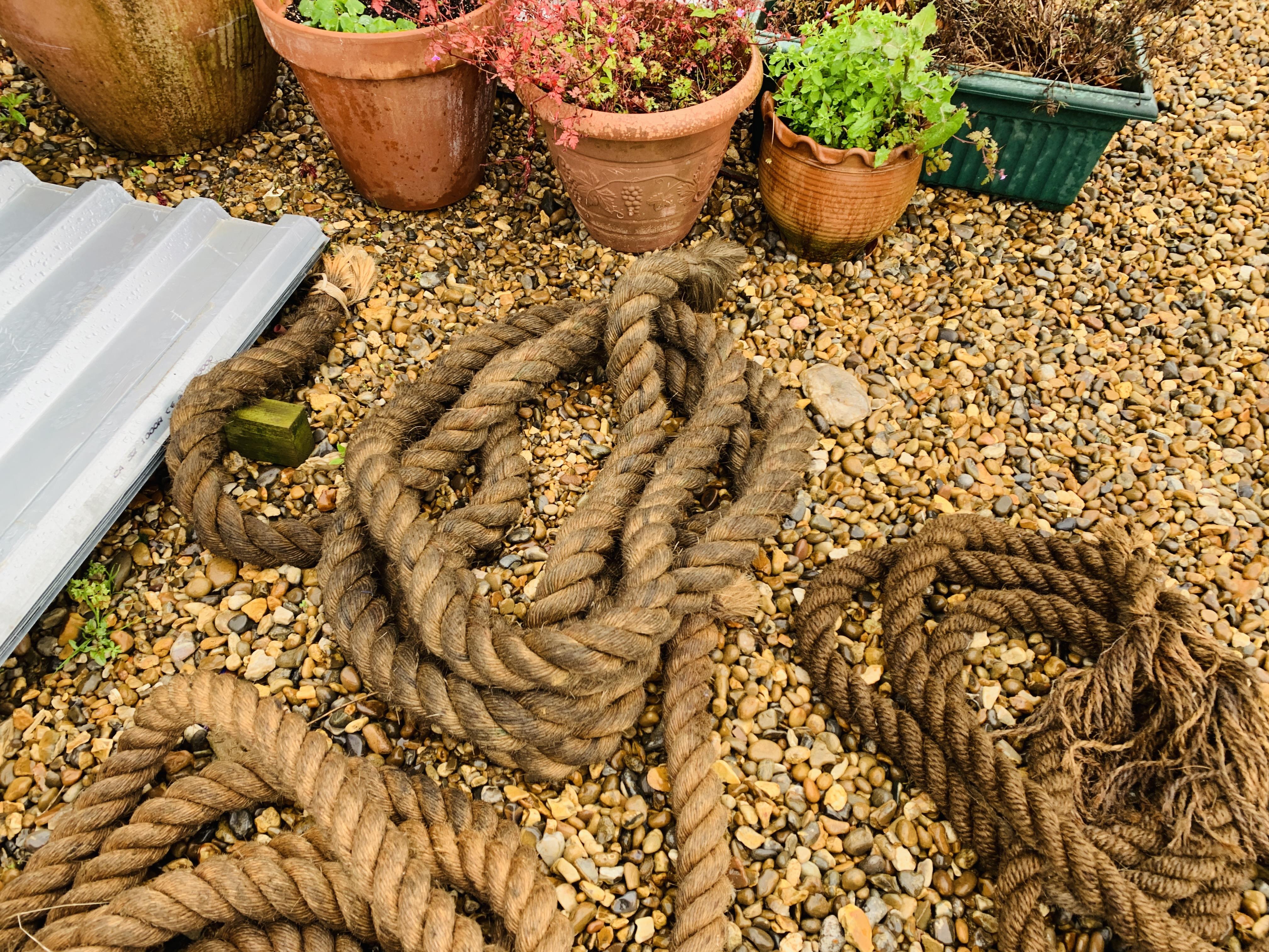 8 X COILS OF VARIOUS NYLON & SISAL ROPE - Image 8 of 9