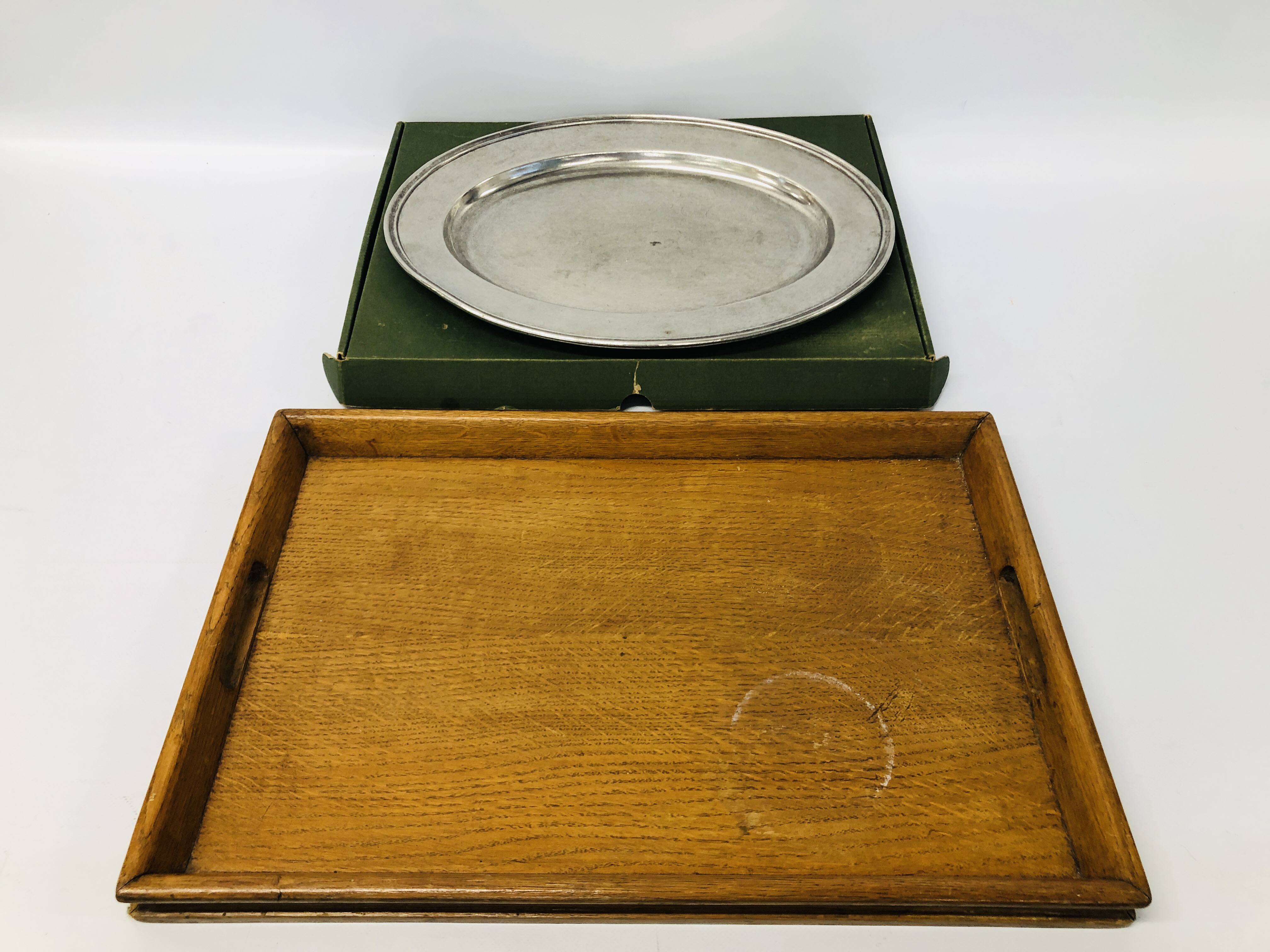 VINTAGE OAK TRAY WITH WD & CROWN STAMP. - Image 2 of 4