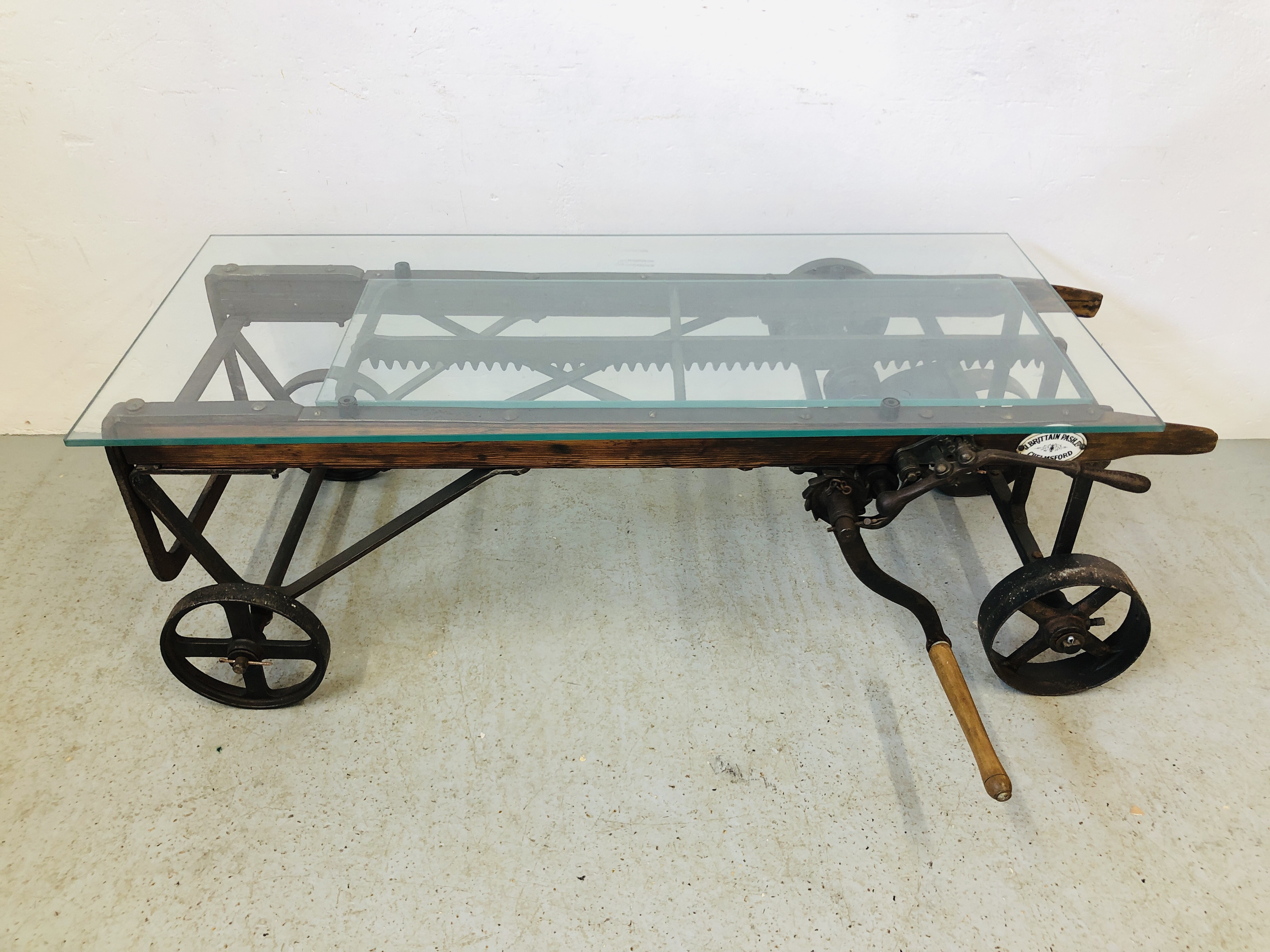 A GLASS TOP EXTENDING COFFEE TABLE CONVERTED FROM AN ANTIQUE COOKS RATCHET ACTION SACK BARROW - Image 22 of 22