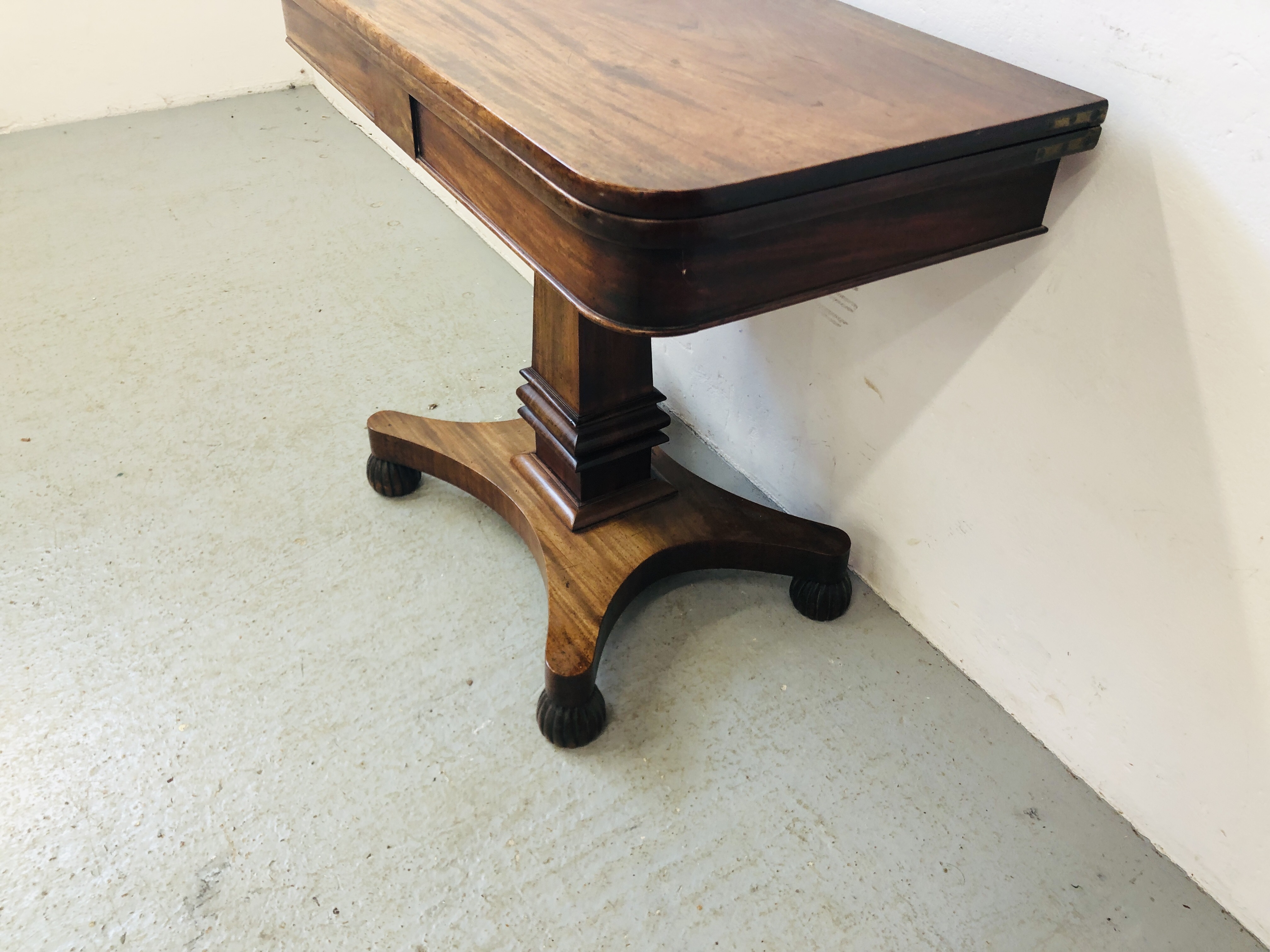 REGENCY MAHOGANY PEDESTAL FOLDING TOP TEA TABLE - Image 3 of 9