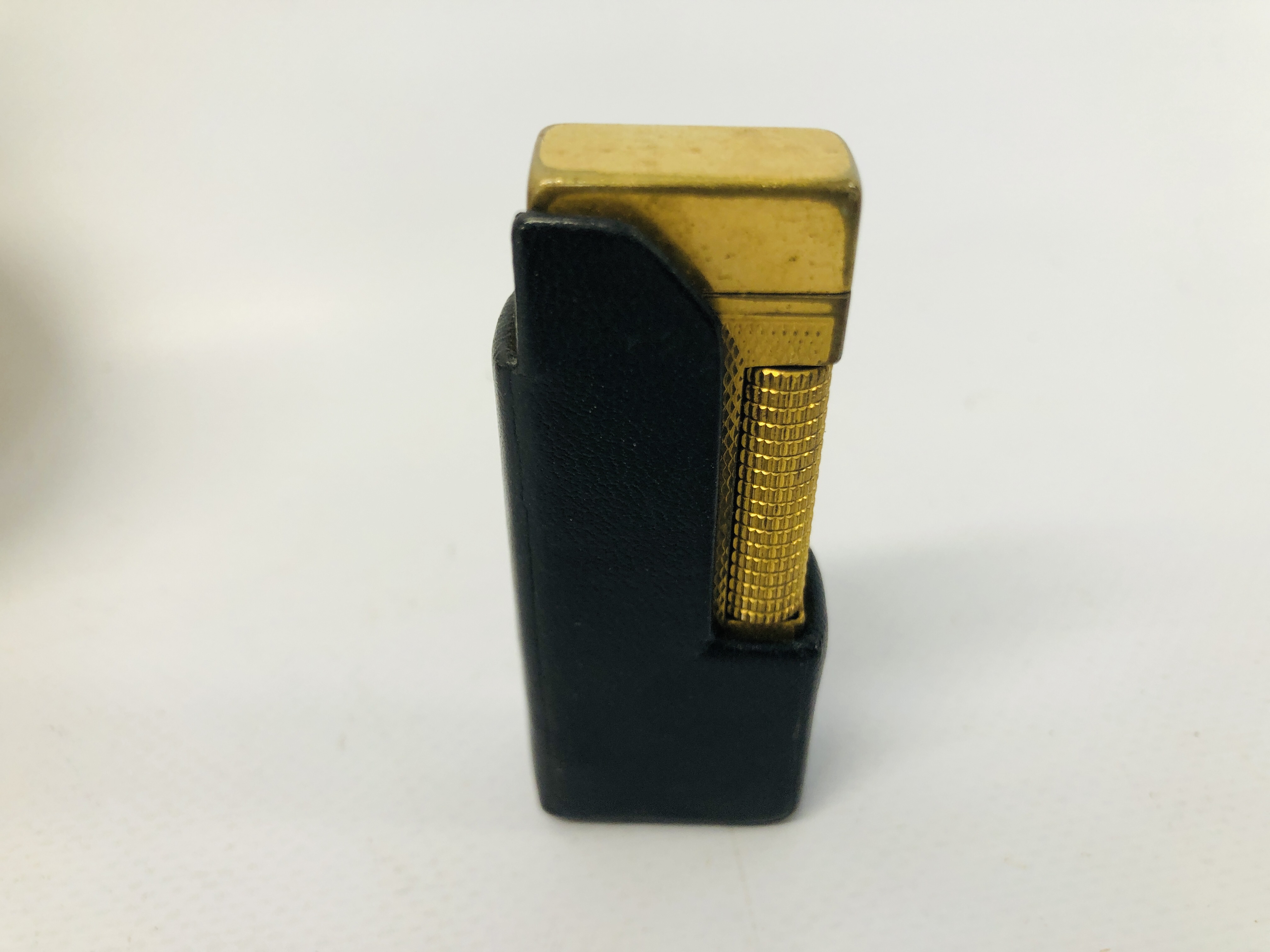 DUNHILL BLACK LEATHER CASE AND LIGHTER (SOME RUBBING PRESENT) ALONG WITH A HEAVY BRASS CIGAR - Image 3 of 5