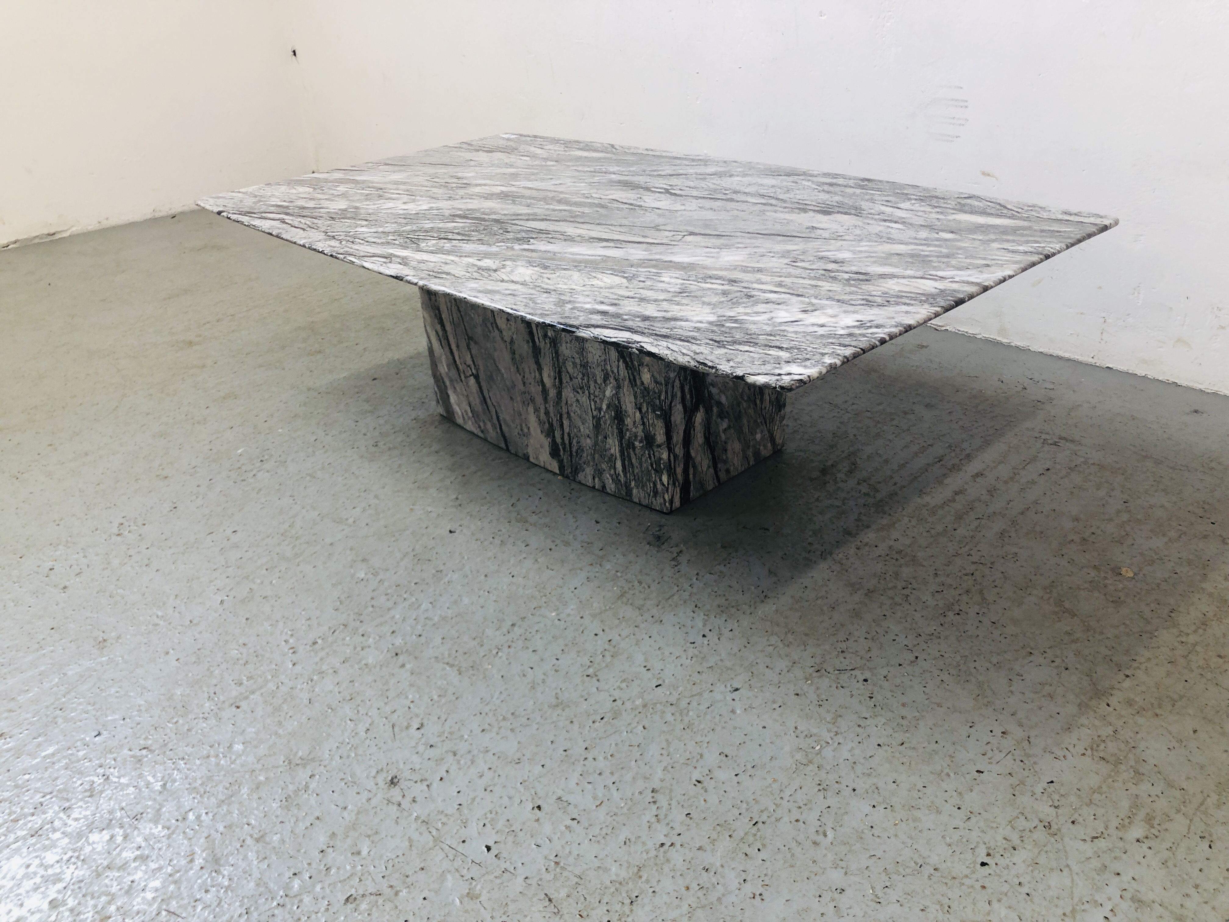 TWO MODERN DESIGNER MARBLE PEDESTAL OCC TABLES - COFFEE TABLE 120 X 70CM AND LAMP TABLE 56 X 56CM - Image 6 of 9