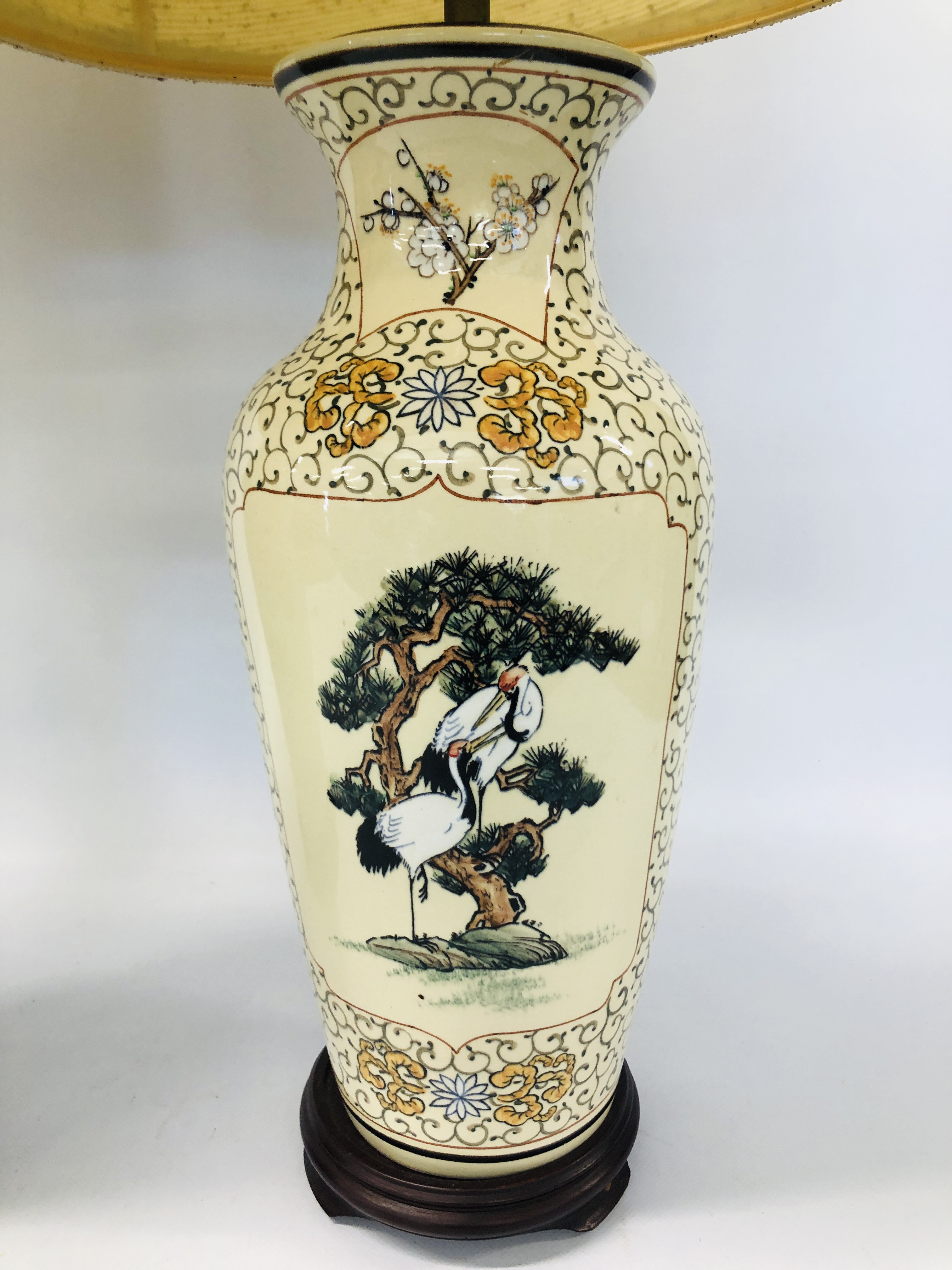 PAIR OF ORIENTAL STORK PATTERN TABLE LAMP BASES ALONG WITH LARGE BEIGE SHADES - SOLD AS SEEN - - Image 3 of 9