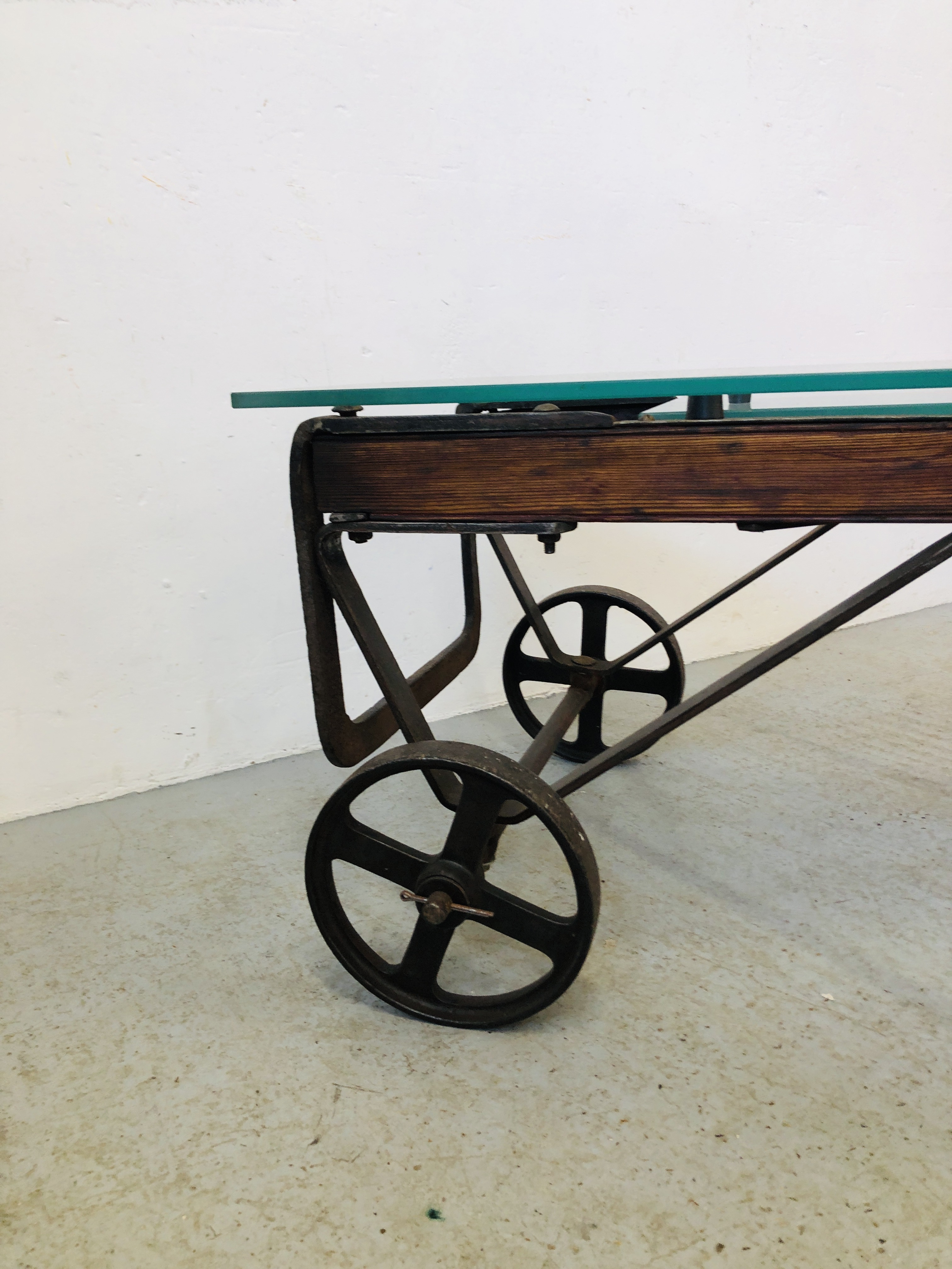 A GLASS TOP EXTENDING COFFEE TABLE CONVERTED FROM AN ANTIQUE COOKS RATCHET ACTION SACK BARROW - Image 12 of 22