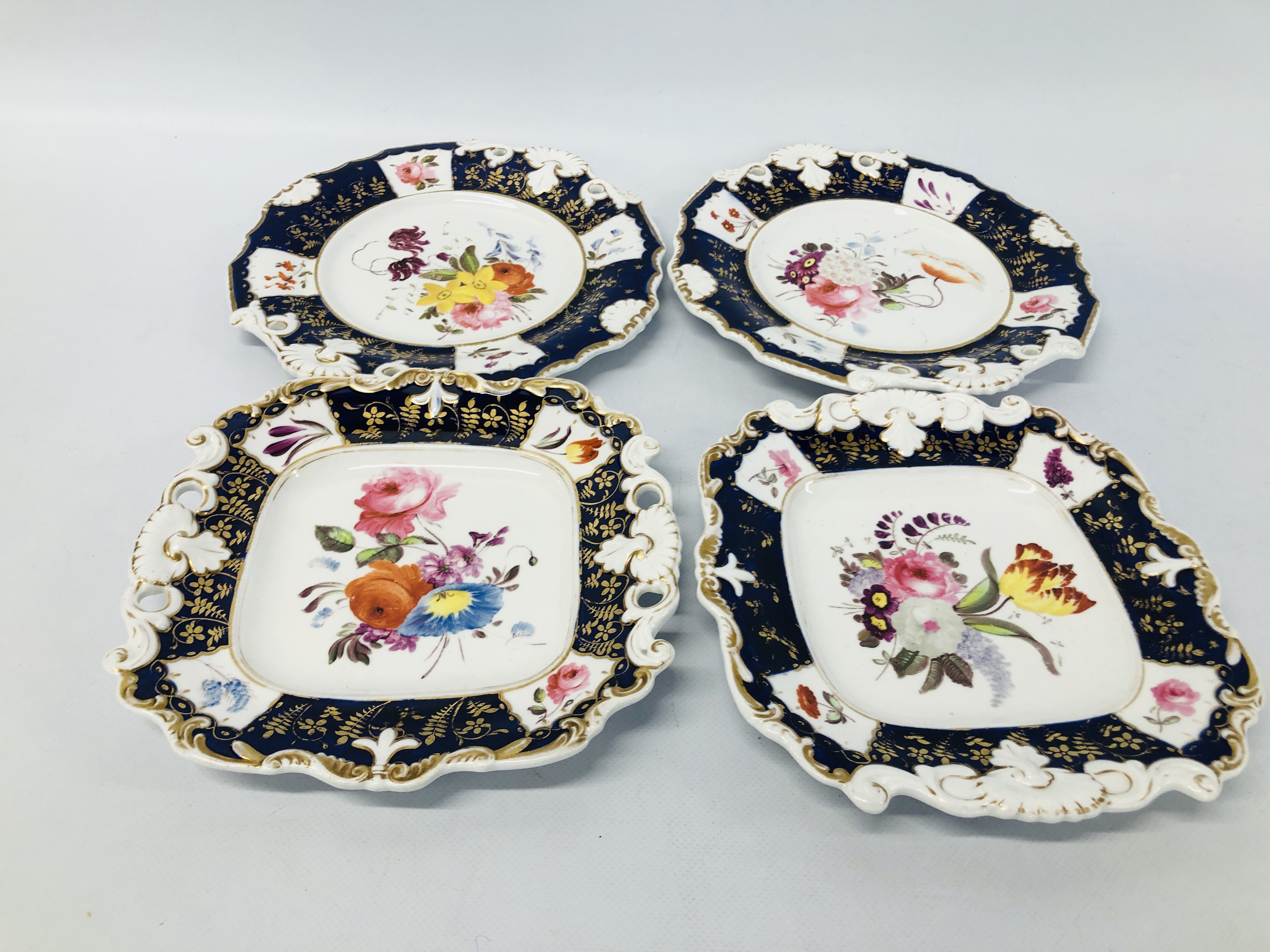 COLLECTION OF PERIOD PLATES TO INCLUDE A SET OF 4 HANDPAINTED FLORAL PATTERN PLATES "3090", - Image 16 of 17