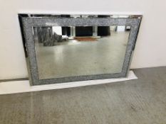 A LARGE MODERN DESIGNER MIRRORED GLASS WALL MIRROR WITH DIAMOND SPARKLE DETAIL