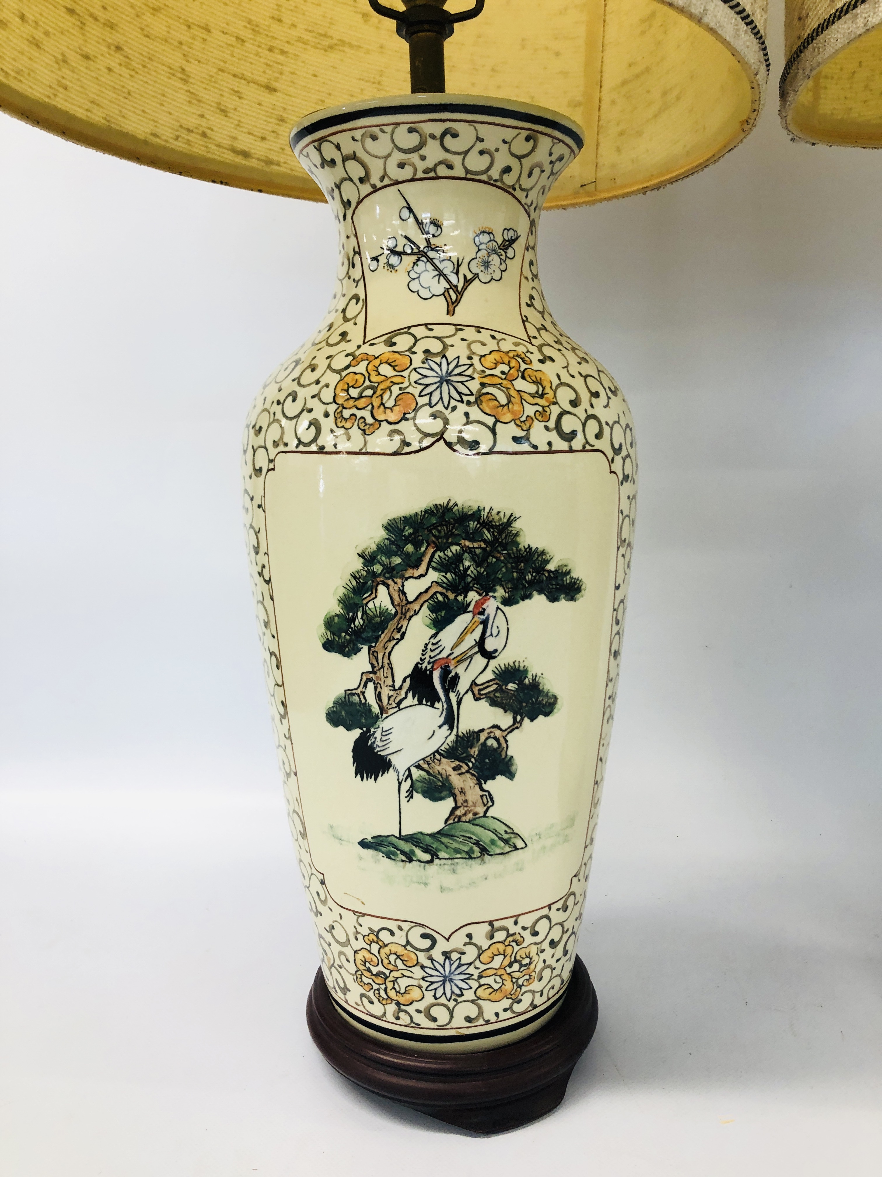 PAIR OF ORIENTAL STORK PATTERN TABLE LAMP BASES ALONG WITH LARGE BEIGE SHADES - SOLD AS SEEN - - Image 2 of 9