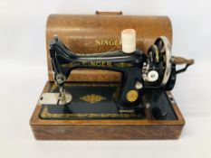 VINTAGE SINGER SEWING MACHINE Y228967 IN FITTED CASE