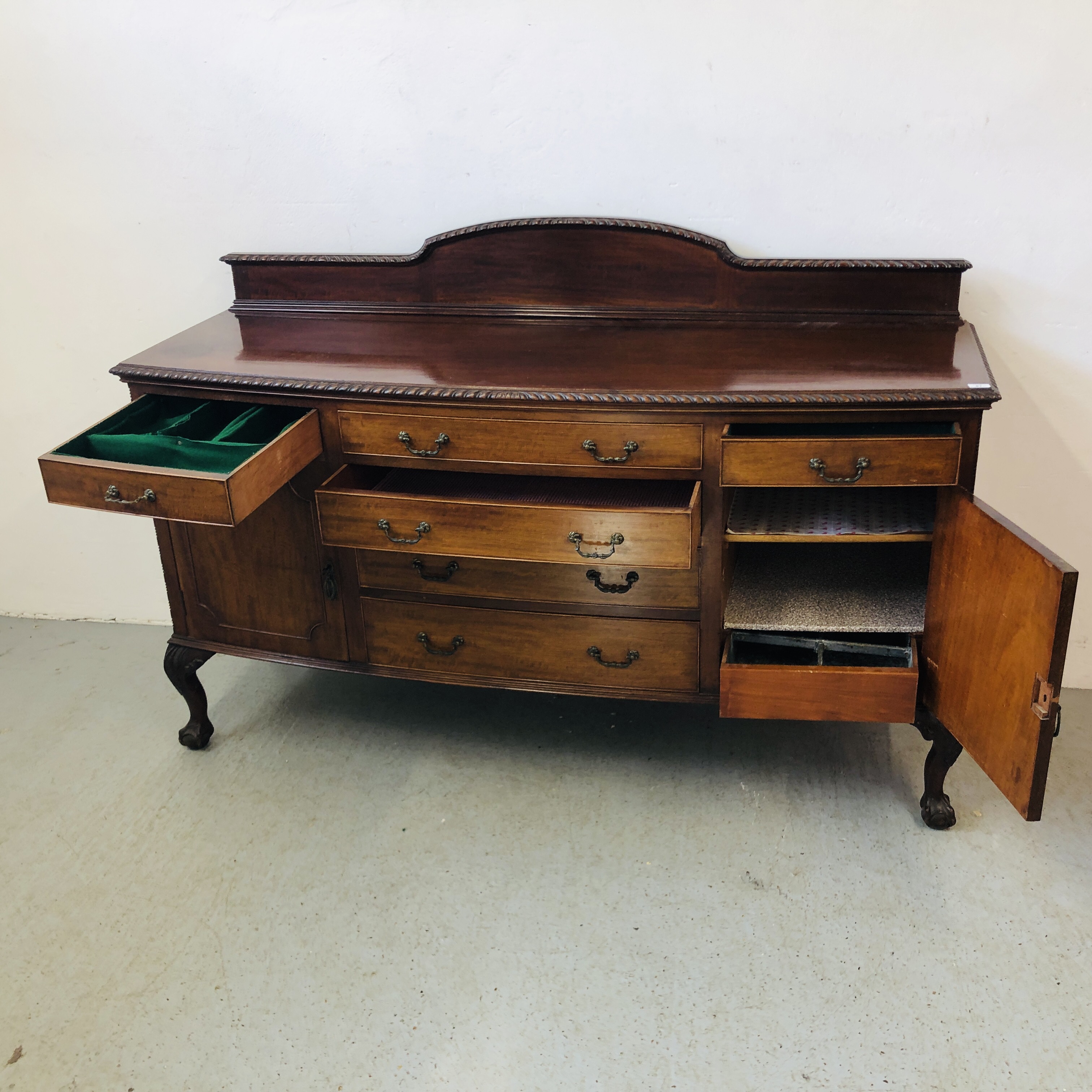 LARGE MAHOGANY BOW FRONT SIDEBOARD WITH FOUR CENTRAL DRAWERS FLANKED BY SINGLE DRAWERS AND CABINETS - Image 8 of 10