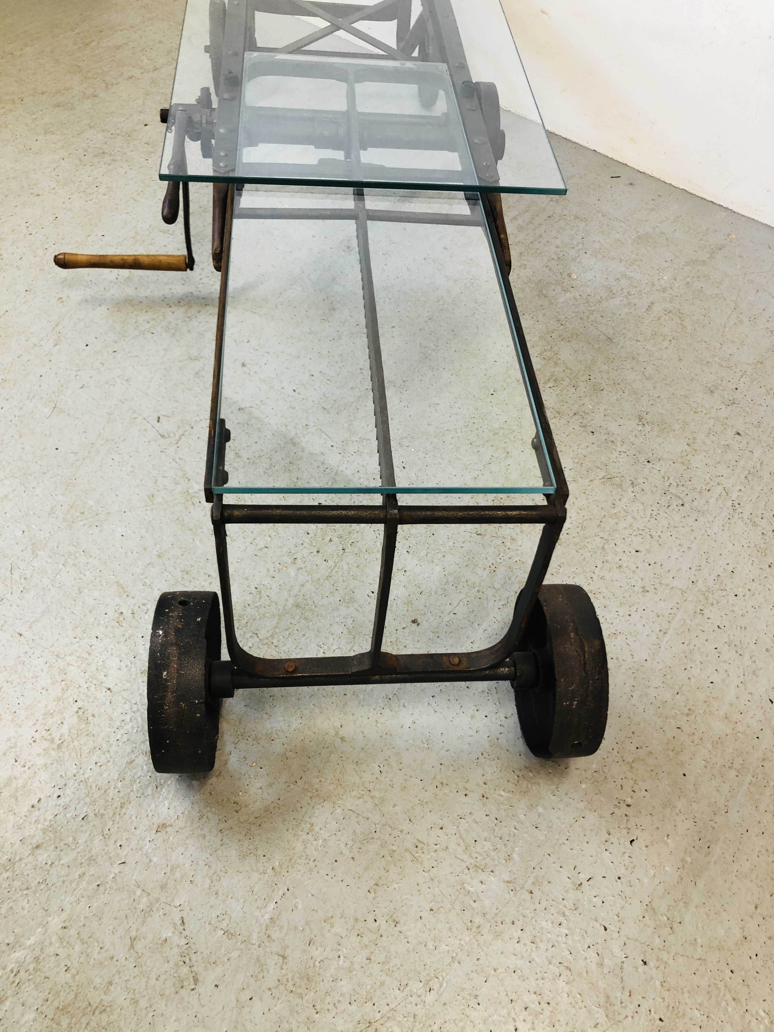 A GLASS TOP EXTENDING COFFEE TABLE CONVERTED FROM AN ANTIQUE COOKS RATCHET ACTION SACK BARROW - Image 4 of 22