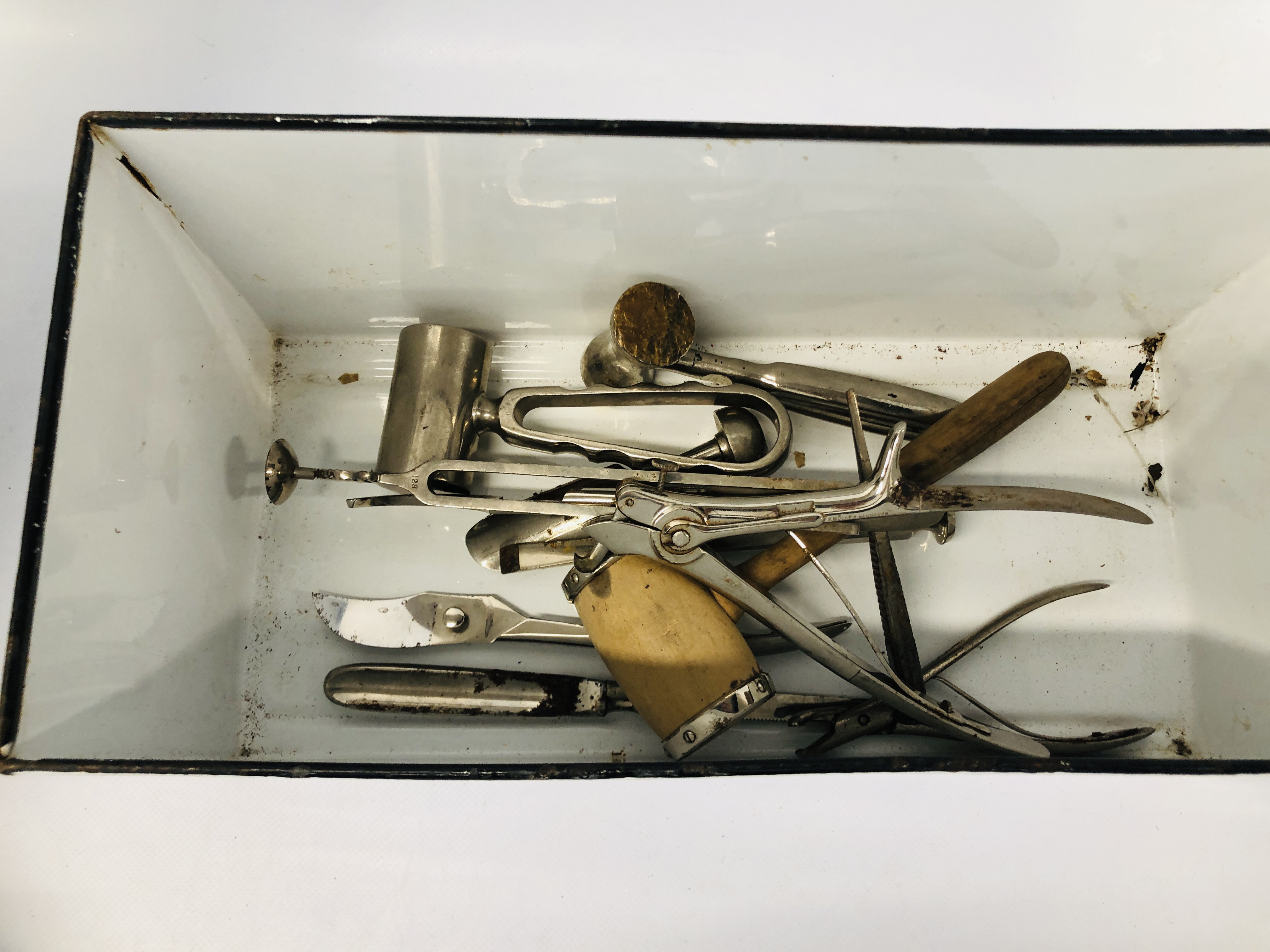 VINTAGE ENAMELED MEDICAL BOX ALONG WITH A COLLECTION OF MEDICAL INSTRUMENTS ETC - Image 6 of 6