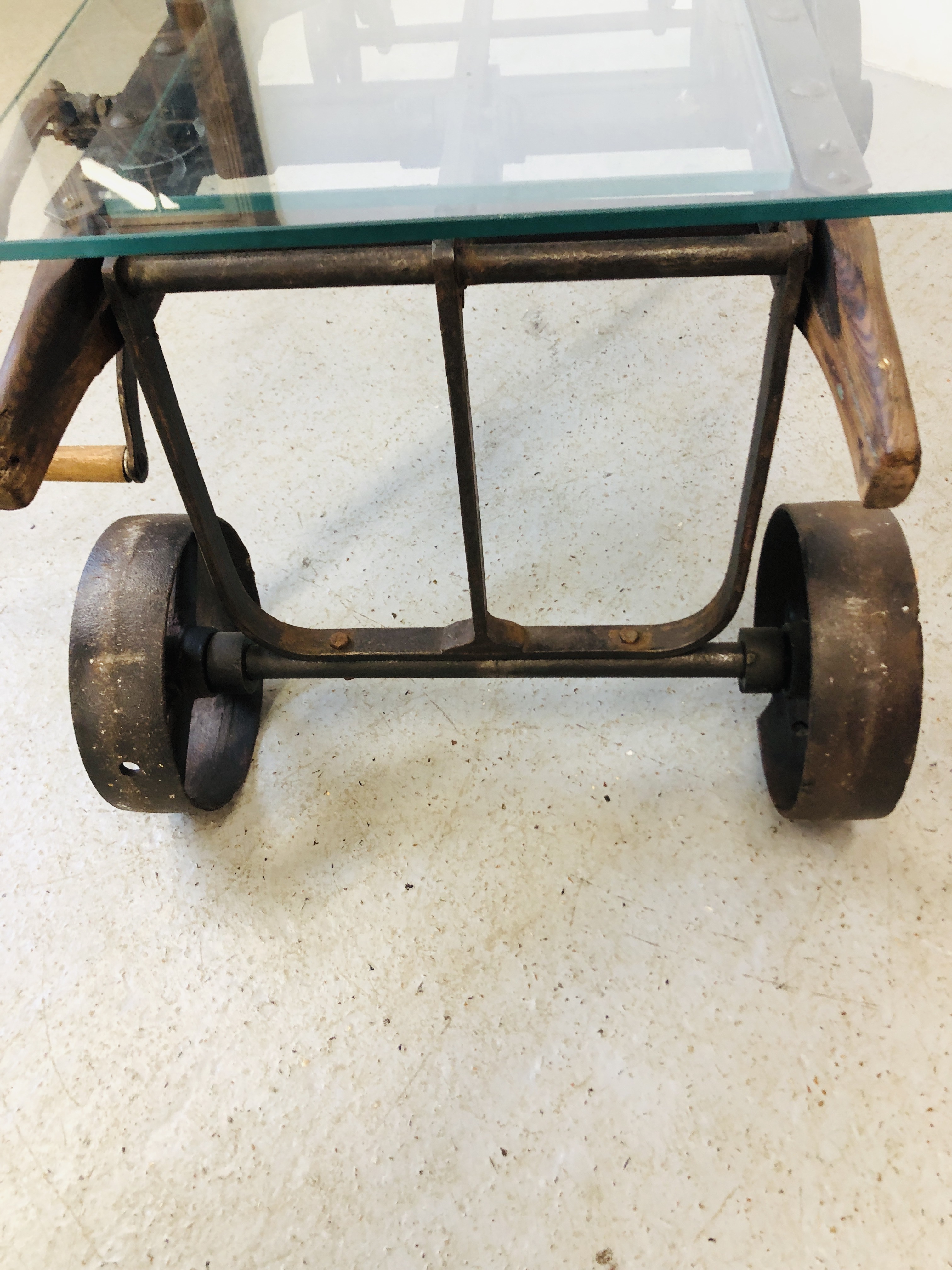 A GLASS TOP EXTENDING COFFEE TABLE CONVERTED FROM AN ANTIQUE COOKS RATCHET ACTION SACK BARROW - Image 15 of 22