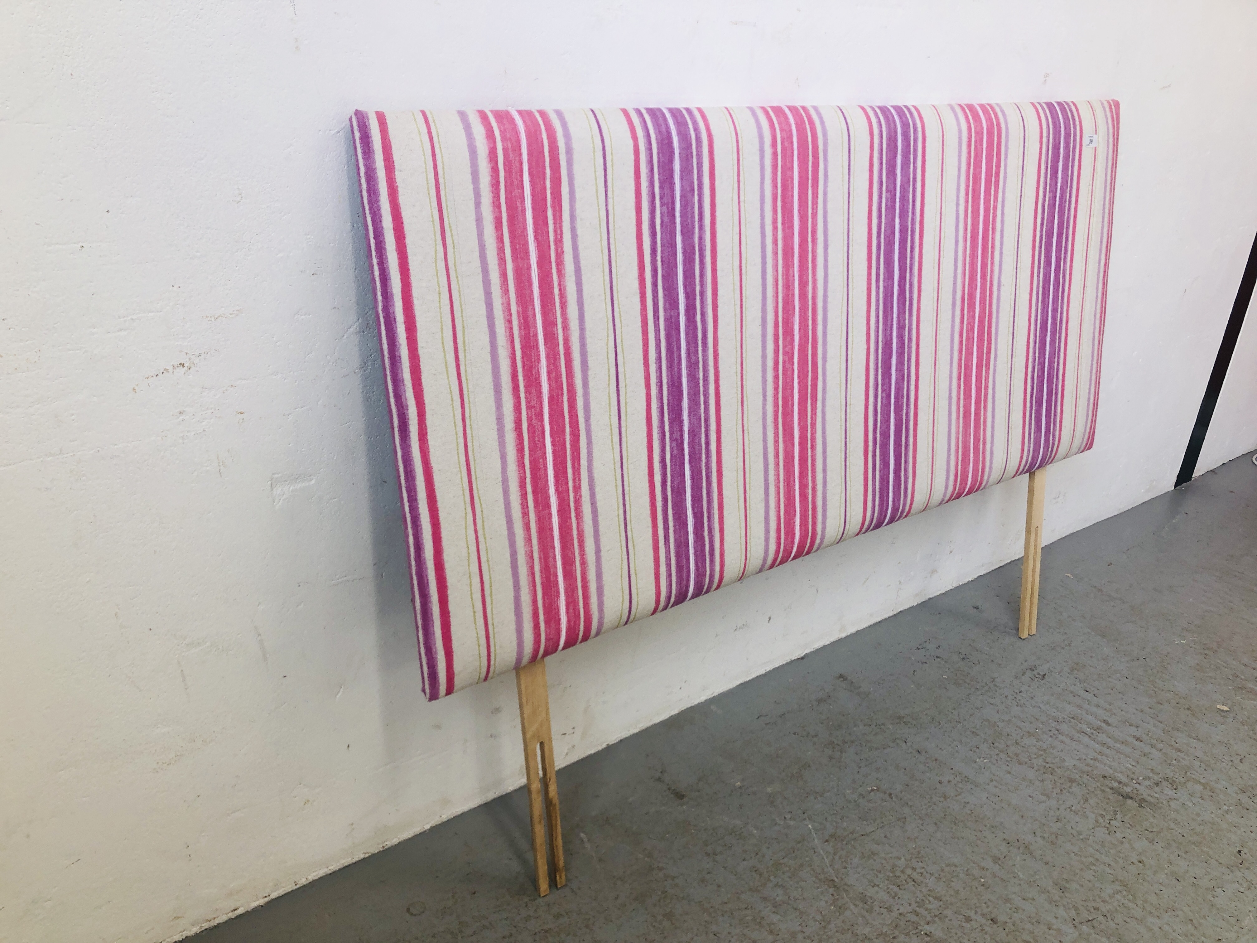 A DESIGNER STRIPED DOUBLE HEADBOARD - Image 4 of 6