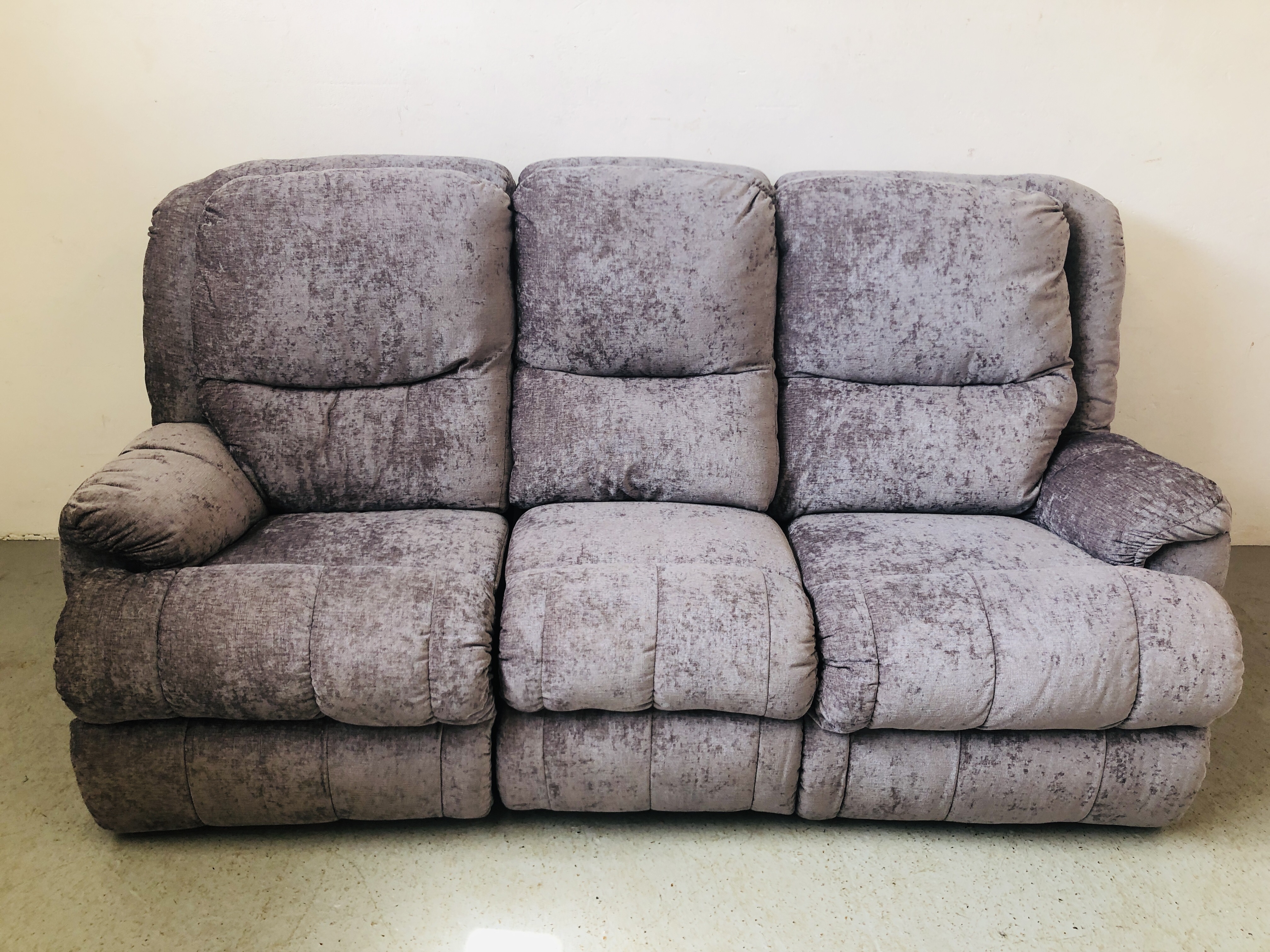 A MODERN DESIGNER 3 SEATER GREY SUEDE RECLINER SOFA - SOLD AS SEEN