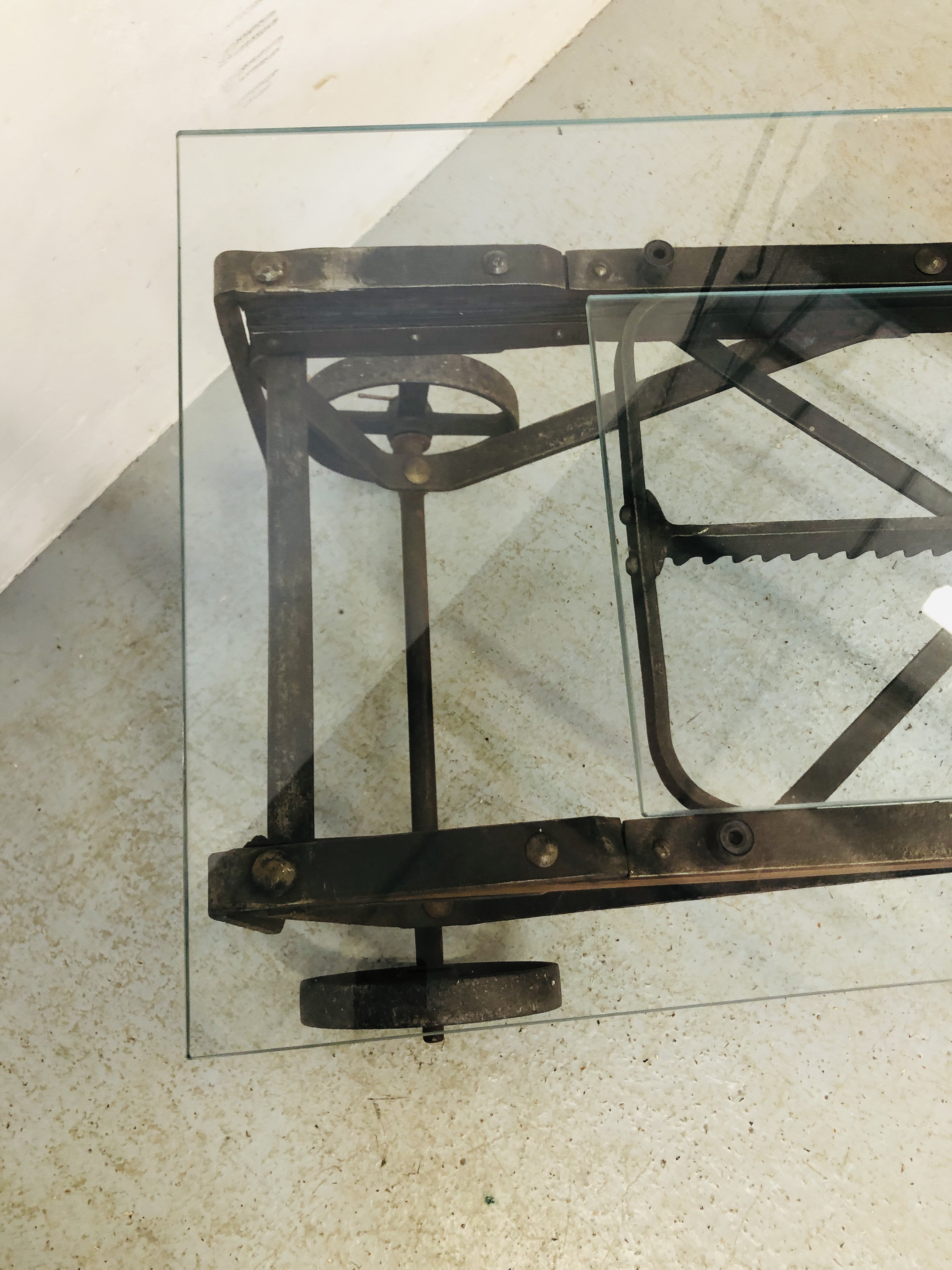 A GLASS TOP EXTENDING COFFEE TABLE CONVERTED FROM AN ANTIQUE COOKS RATCHET ACTION SACK BARROW - Image 13 of 22