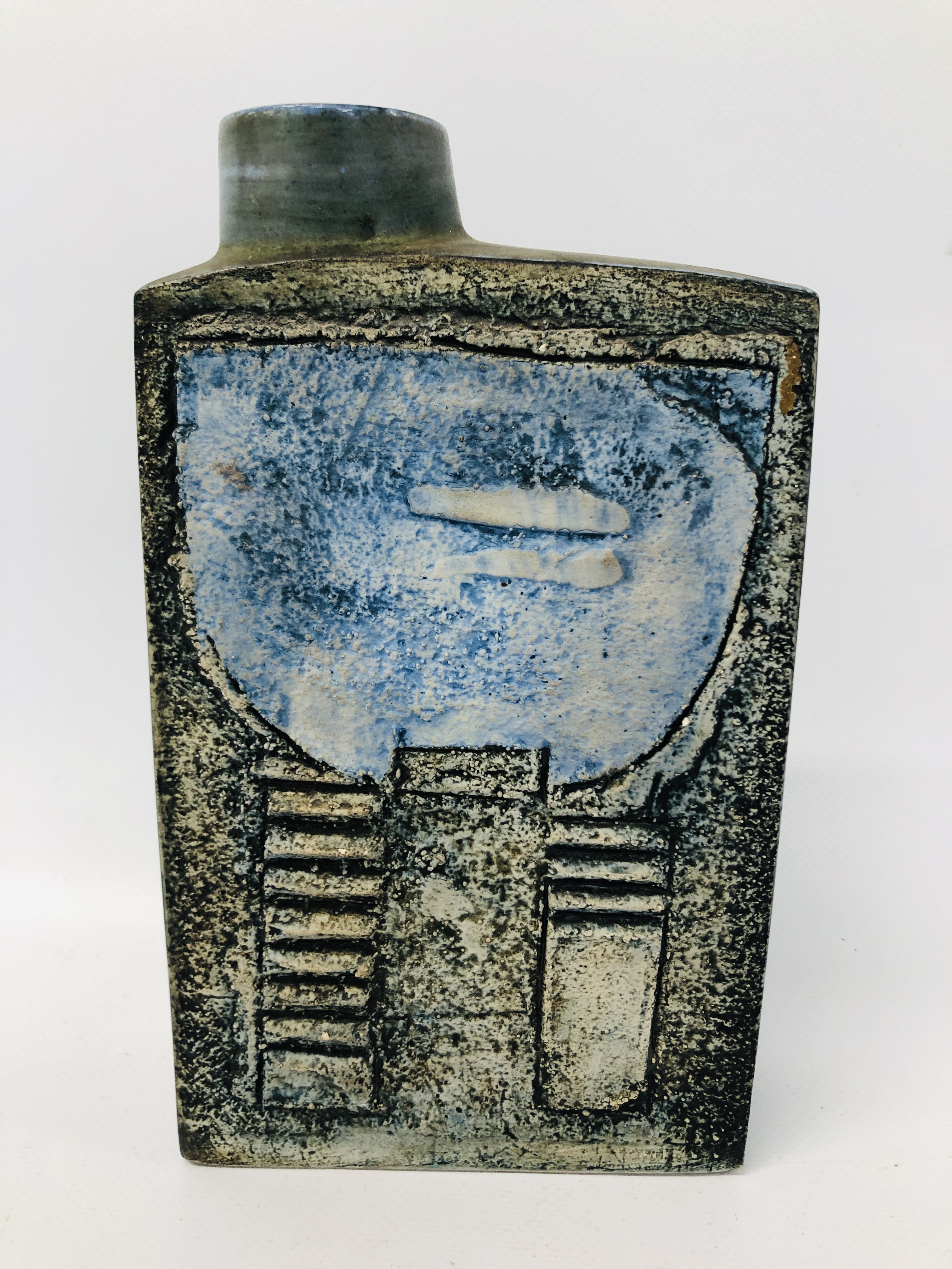 TROIKA CHIMNEY VASE C1959-1962 BEARING INITIALS TO BASE AL (ANNE LEWIS) HEIGHT 21.5CM.